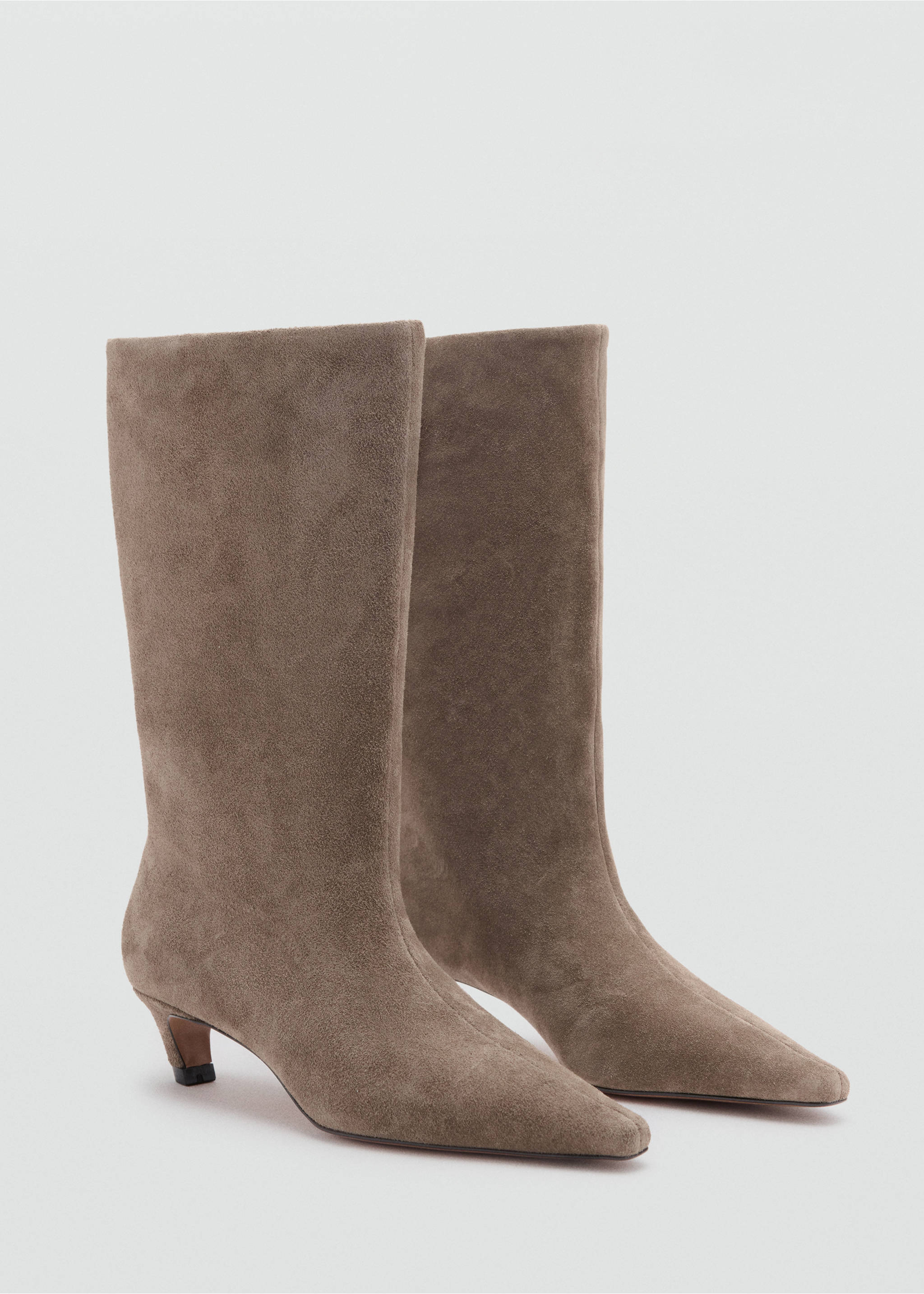 Kitten-Heel-Stiefelette aus Veloursleder - Mittlere Ansicht, Hellbraun/Pastellbraun. Ref: 47001343-00.