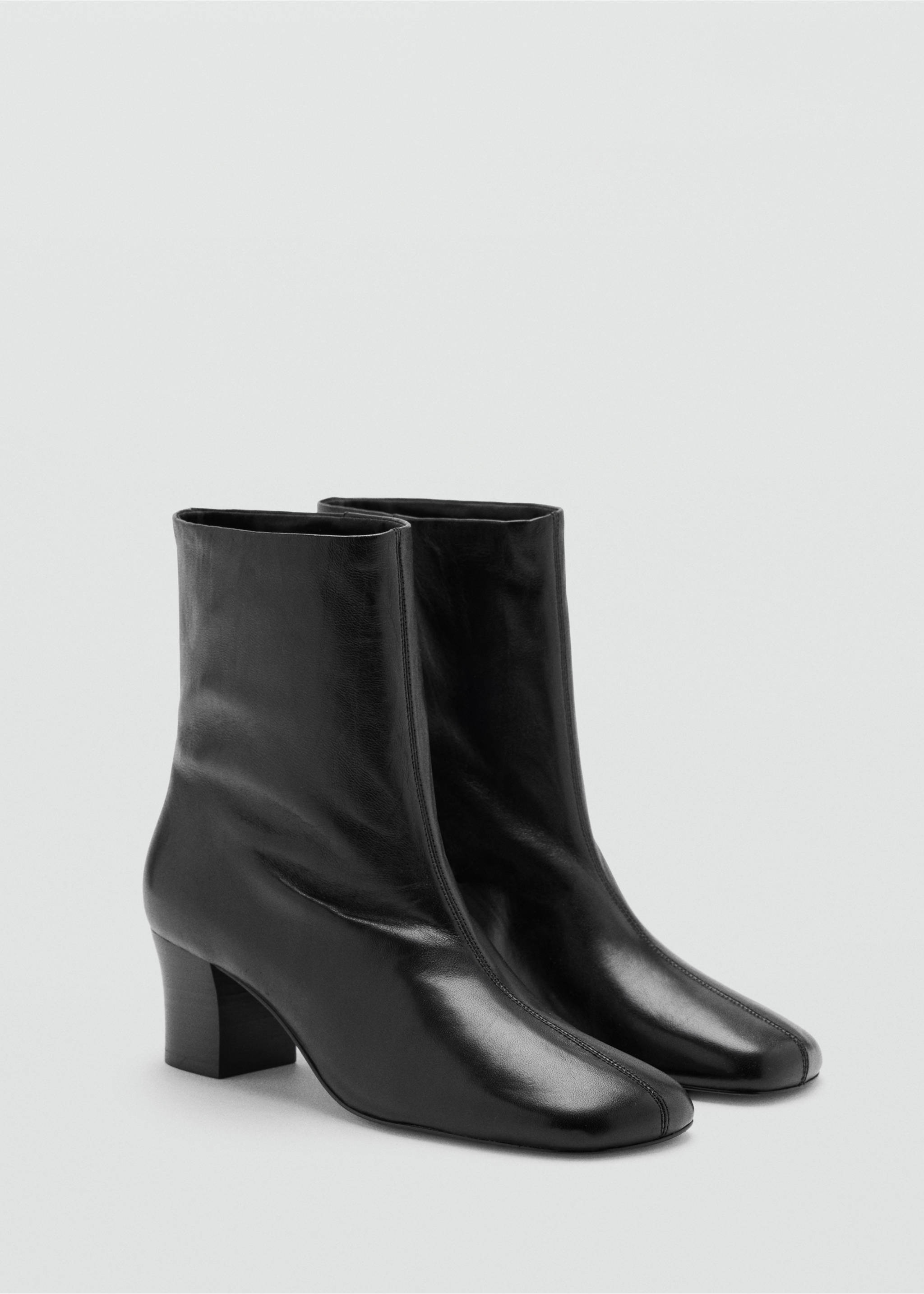 Black leather ankle boots featuring a square toe, central front seam, and a block heel., Black. Ref: 47001348-00.