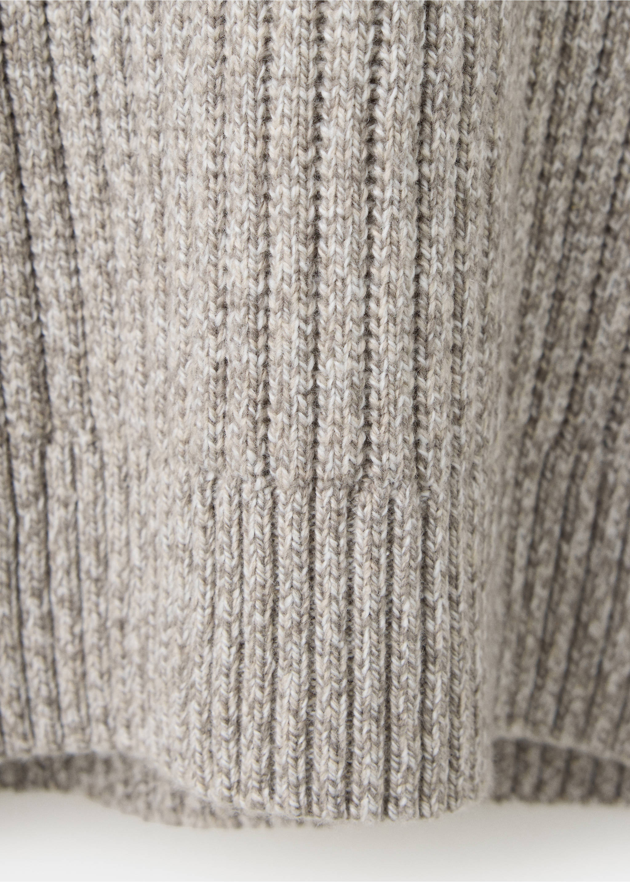 Close-up of a mottled beige knitted jersey fabric with vertical ribs., Beige. Ref: 47001390-00.