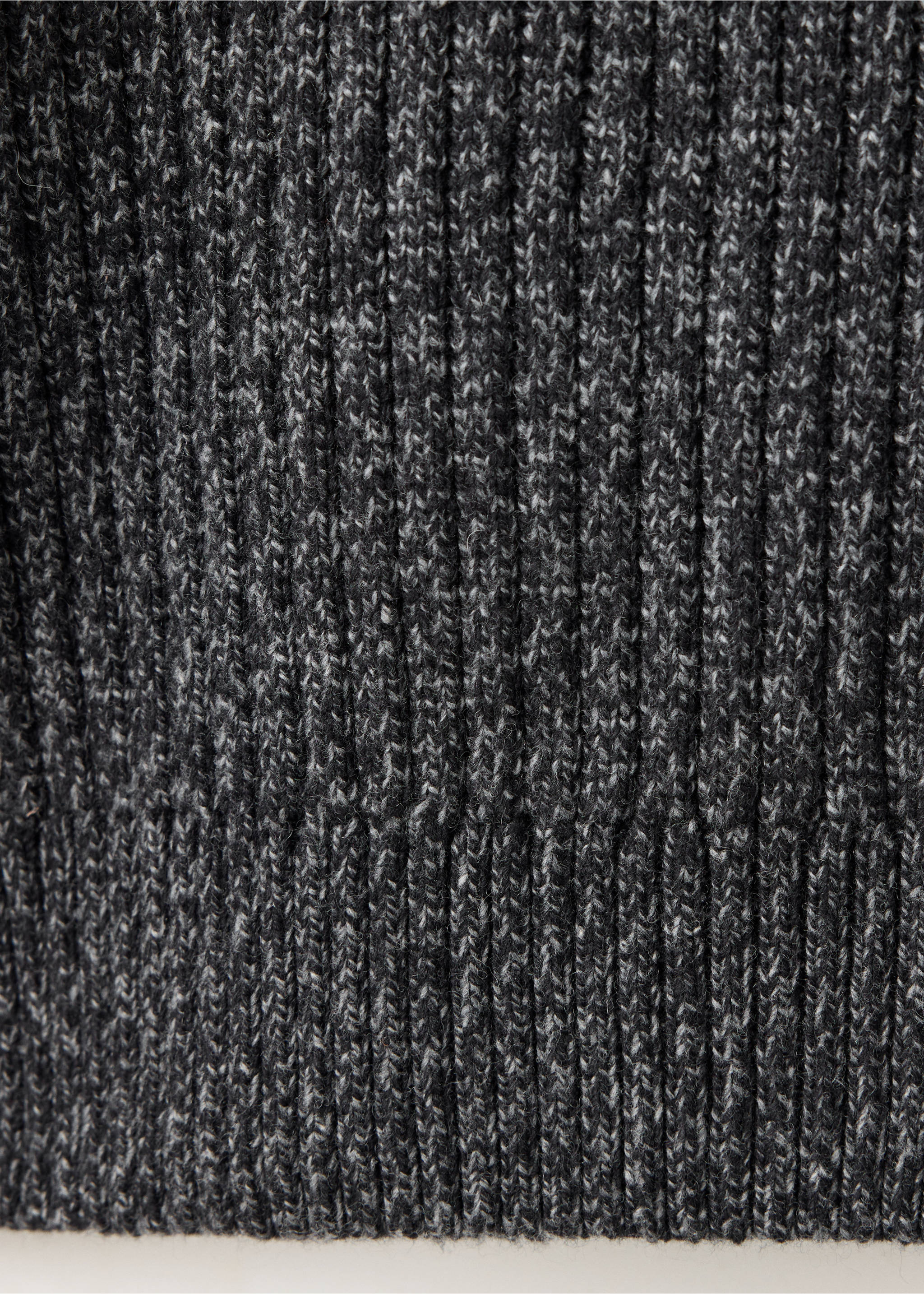 Close-up of the dark grey melange ribbed knit texture of a jersey., Dark Heather Grey. Ref: 47001393-00.