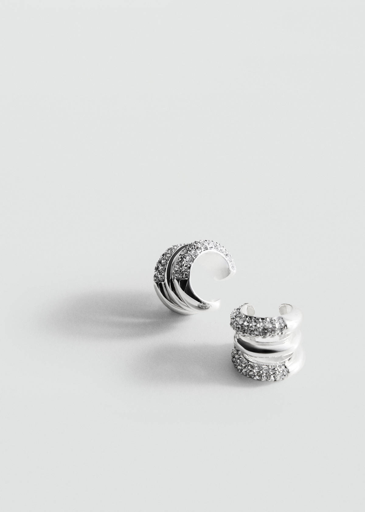 Ear cuff with sparkling details