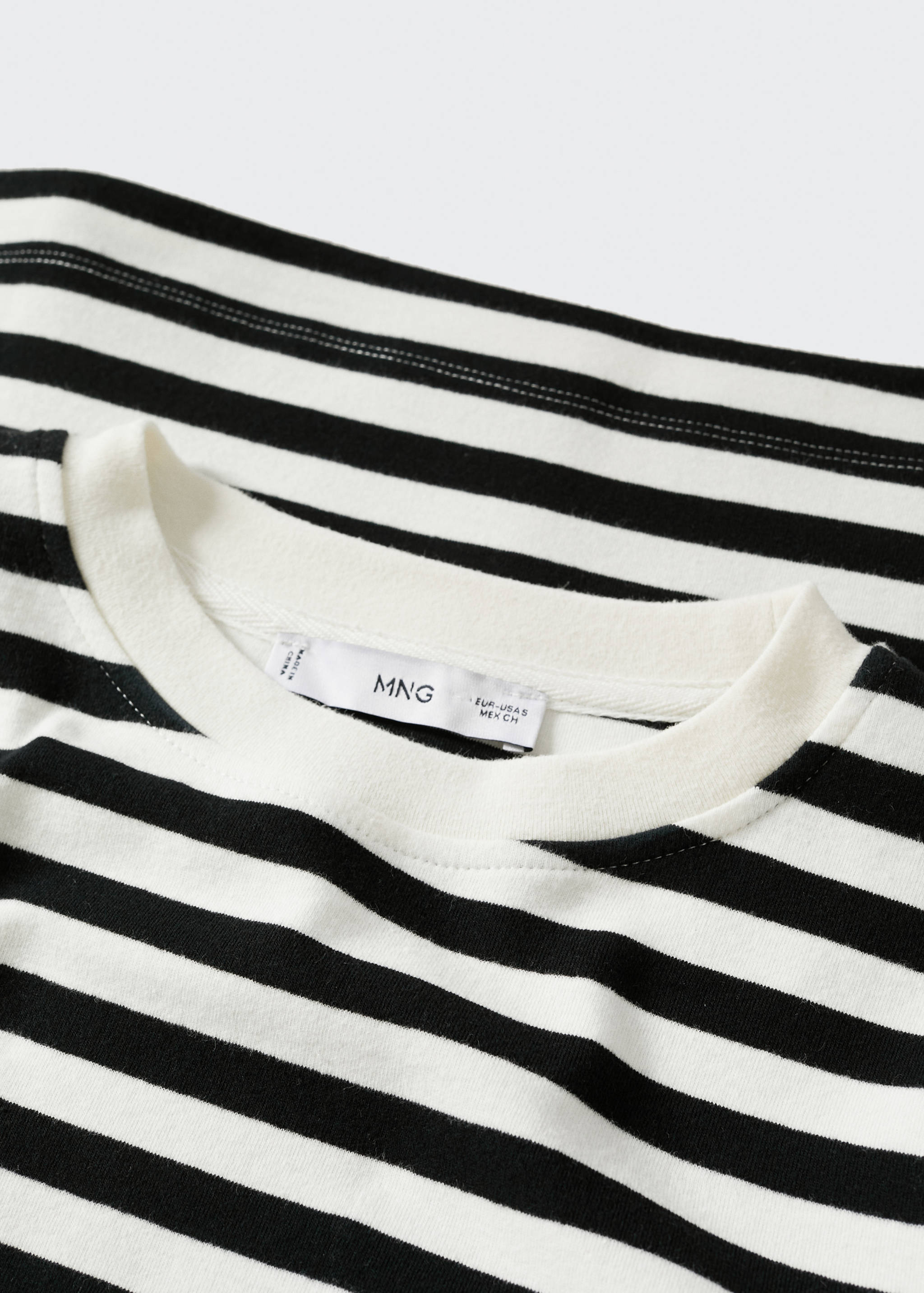 Rounded neck cotton t-shirt - Details of the article 8