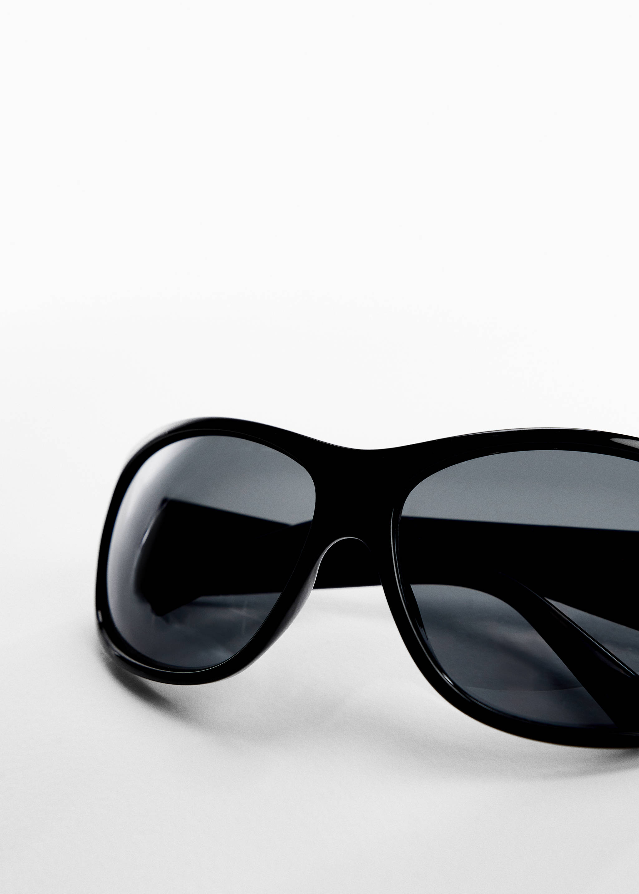 Curved frame sunglasses - Details of the article 5