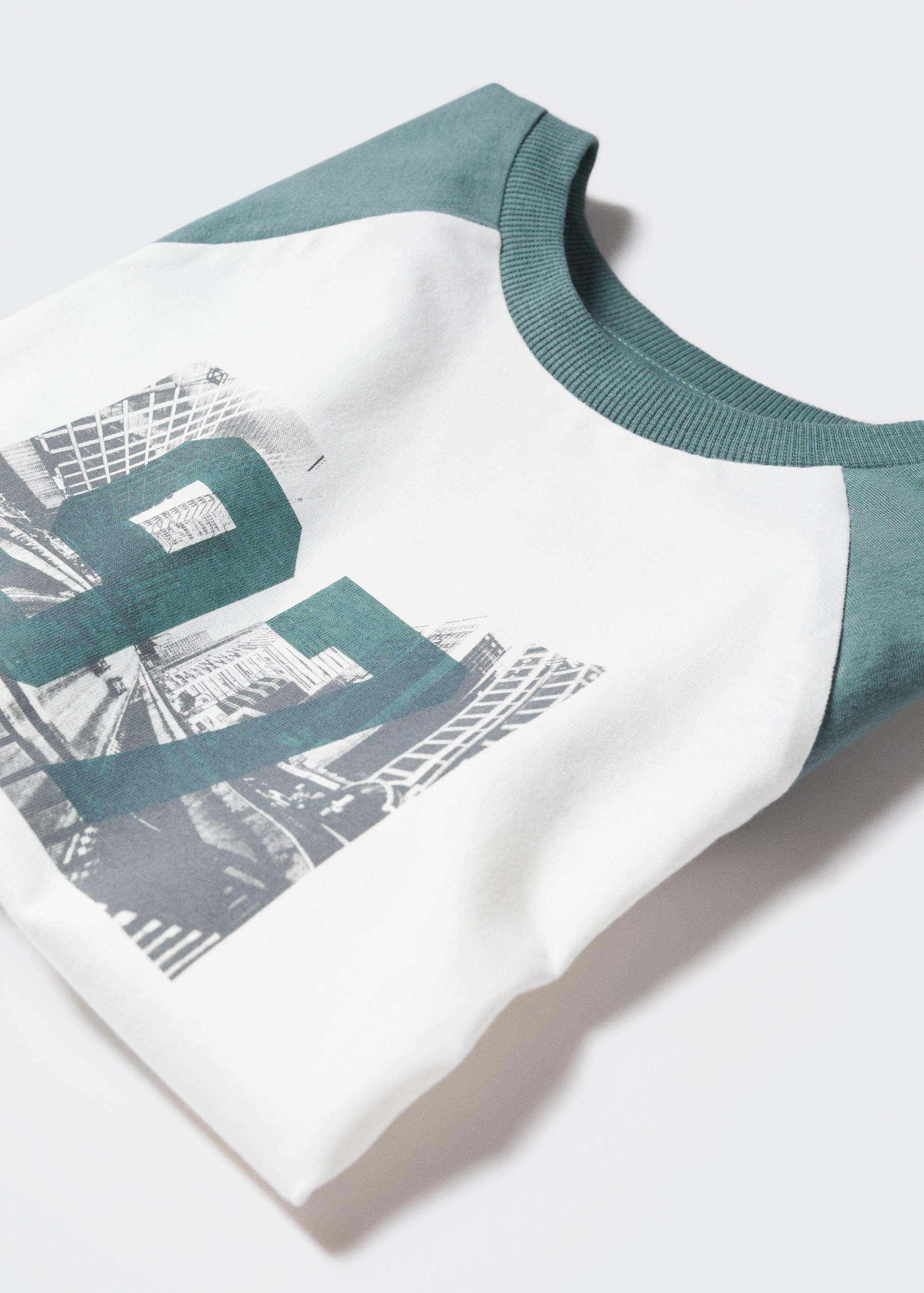 Футболка с рукавами-реглан - Деталь изделия 0