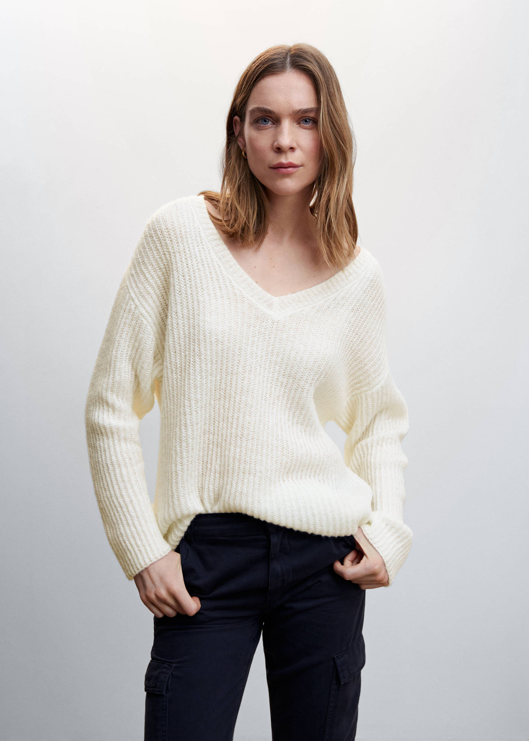 Jersey canalé cuello pico - Plano medio