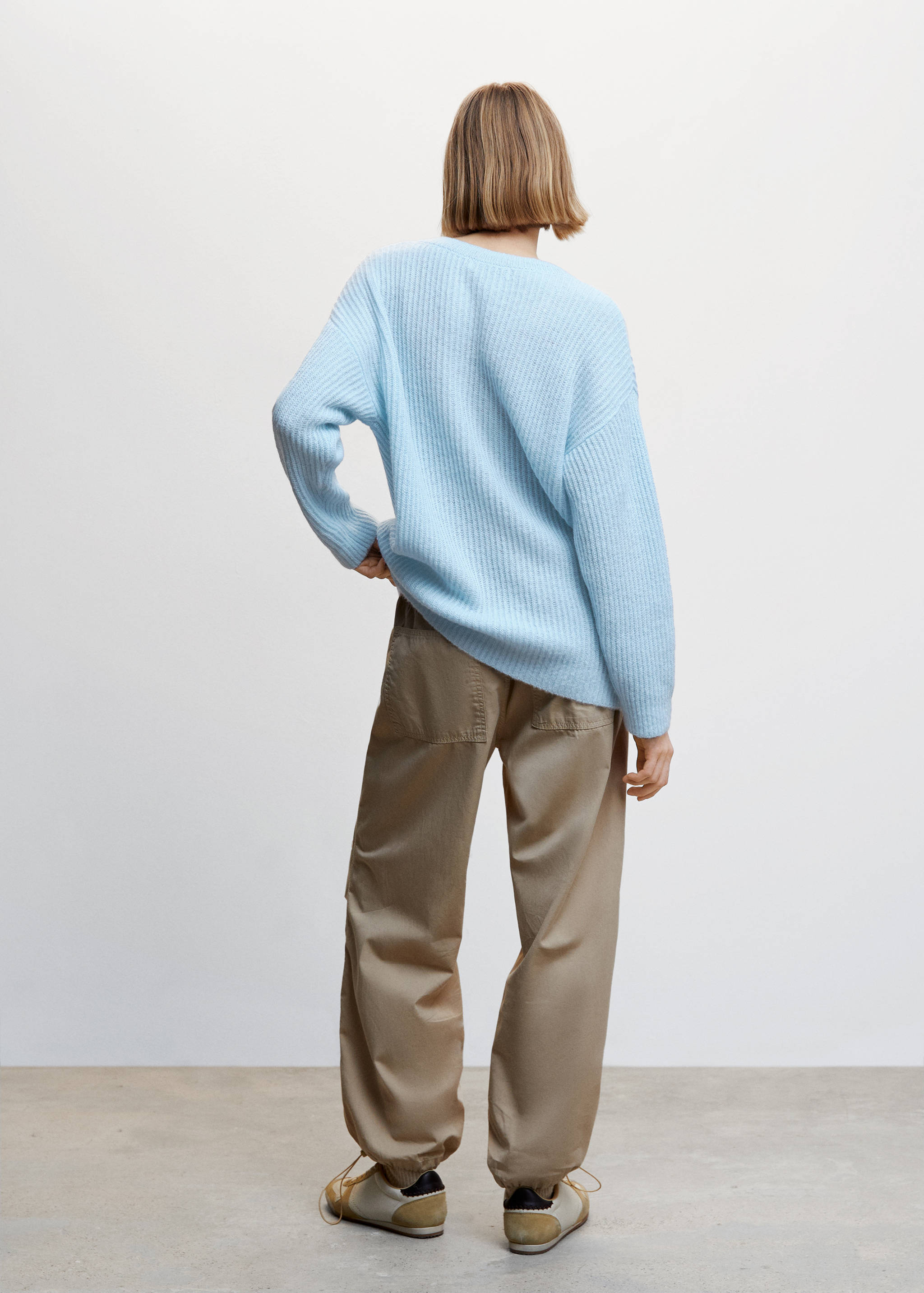 Jersey canalé cuello pico - Reverso del artículo