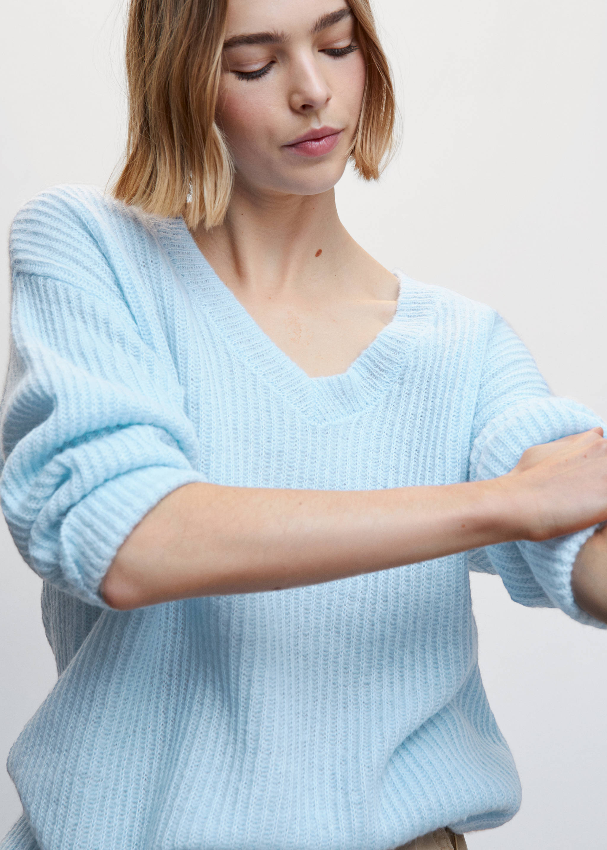 Jersey canalé cuello pico - Detalle del artículo 1