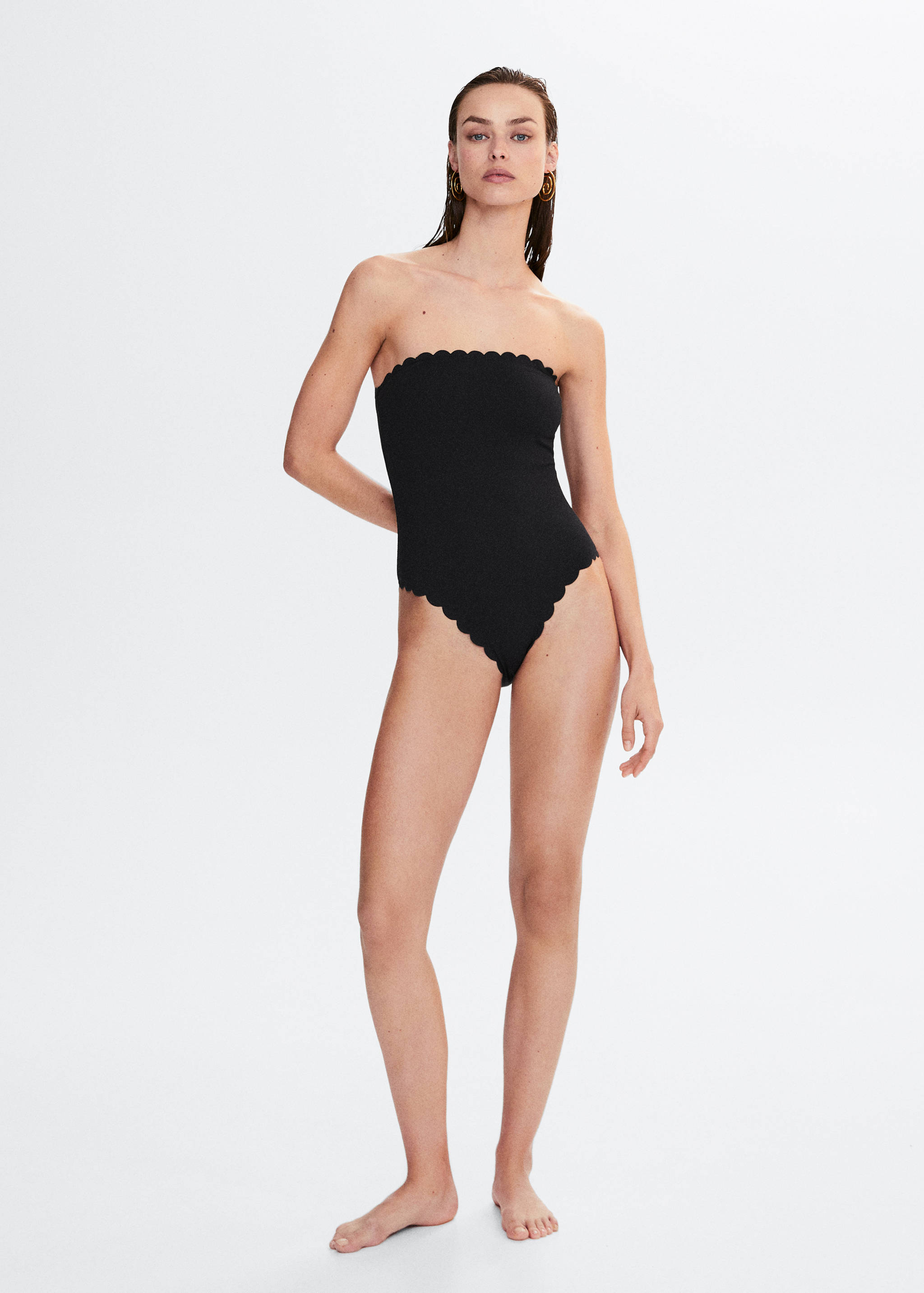 Scallop-textured swimsuit - General plane