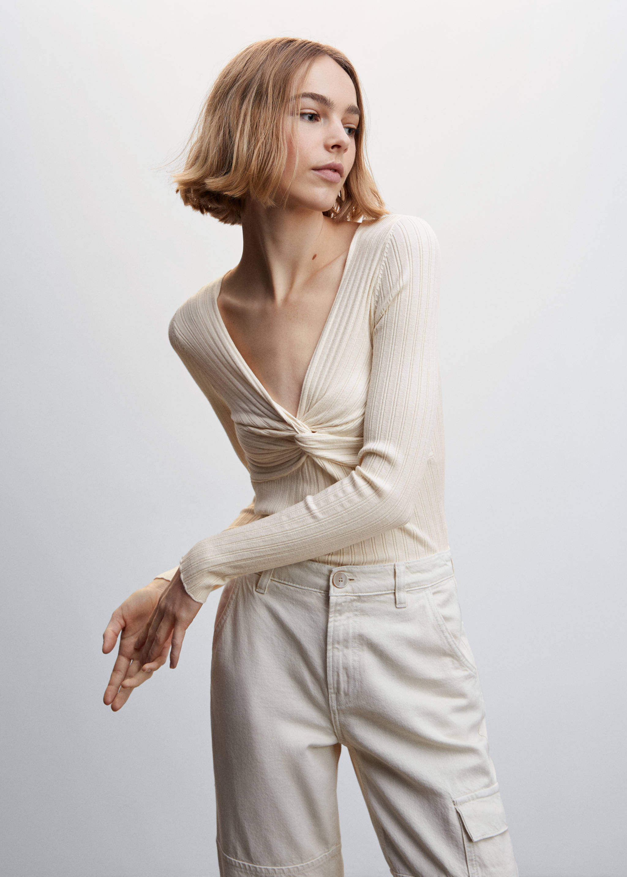 Ribbed sweater with knot - Medium plane