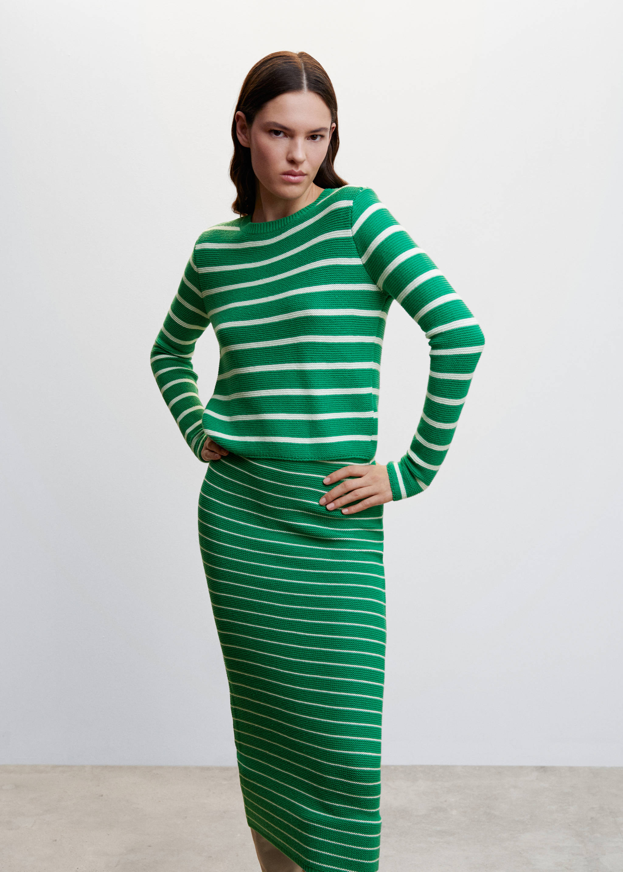Round-neck striped sweater - Medium plane