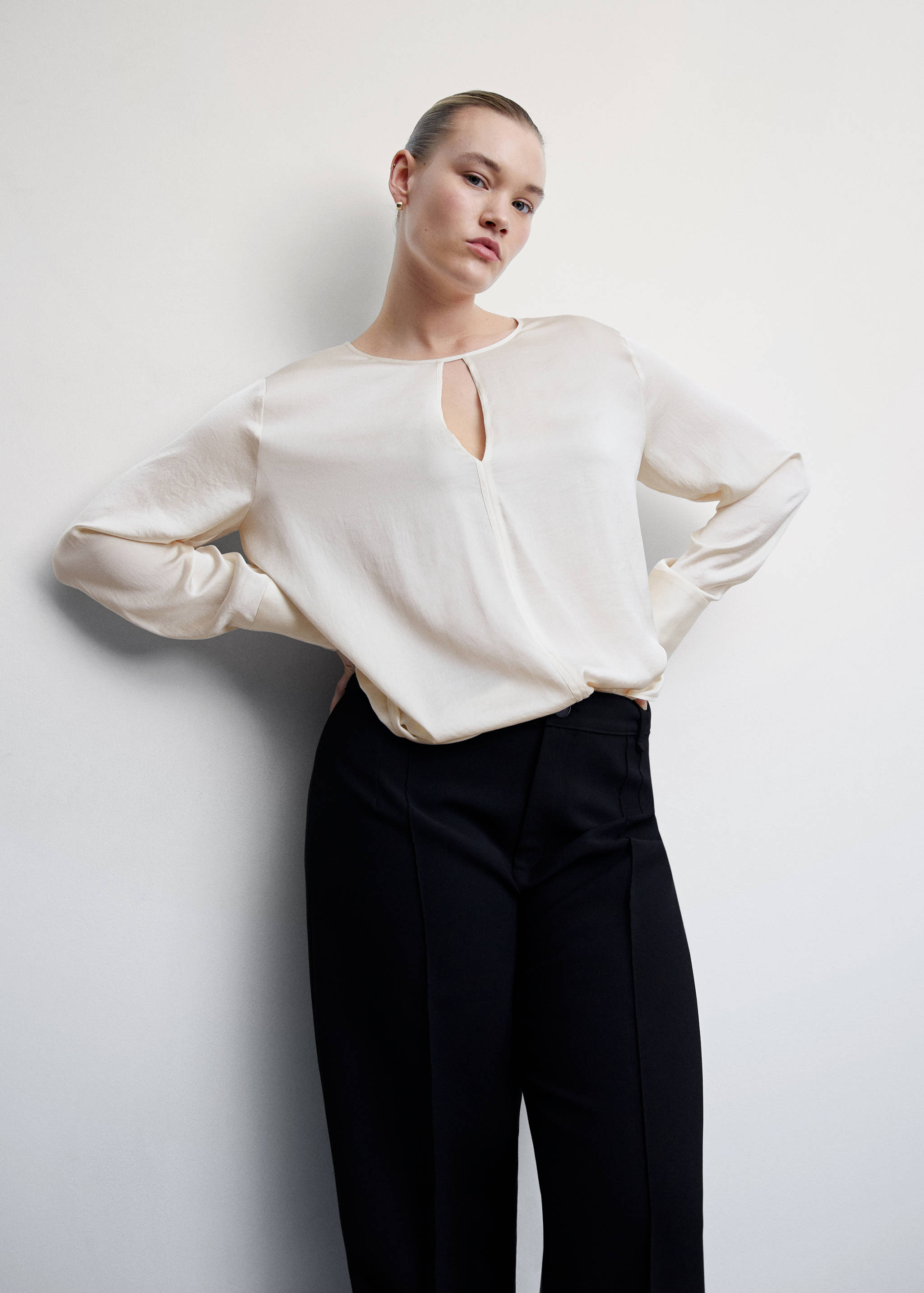 Blusa satinada abertura - Detalle del artículo 5