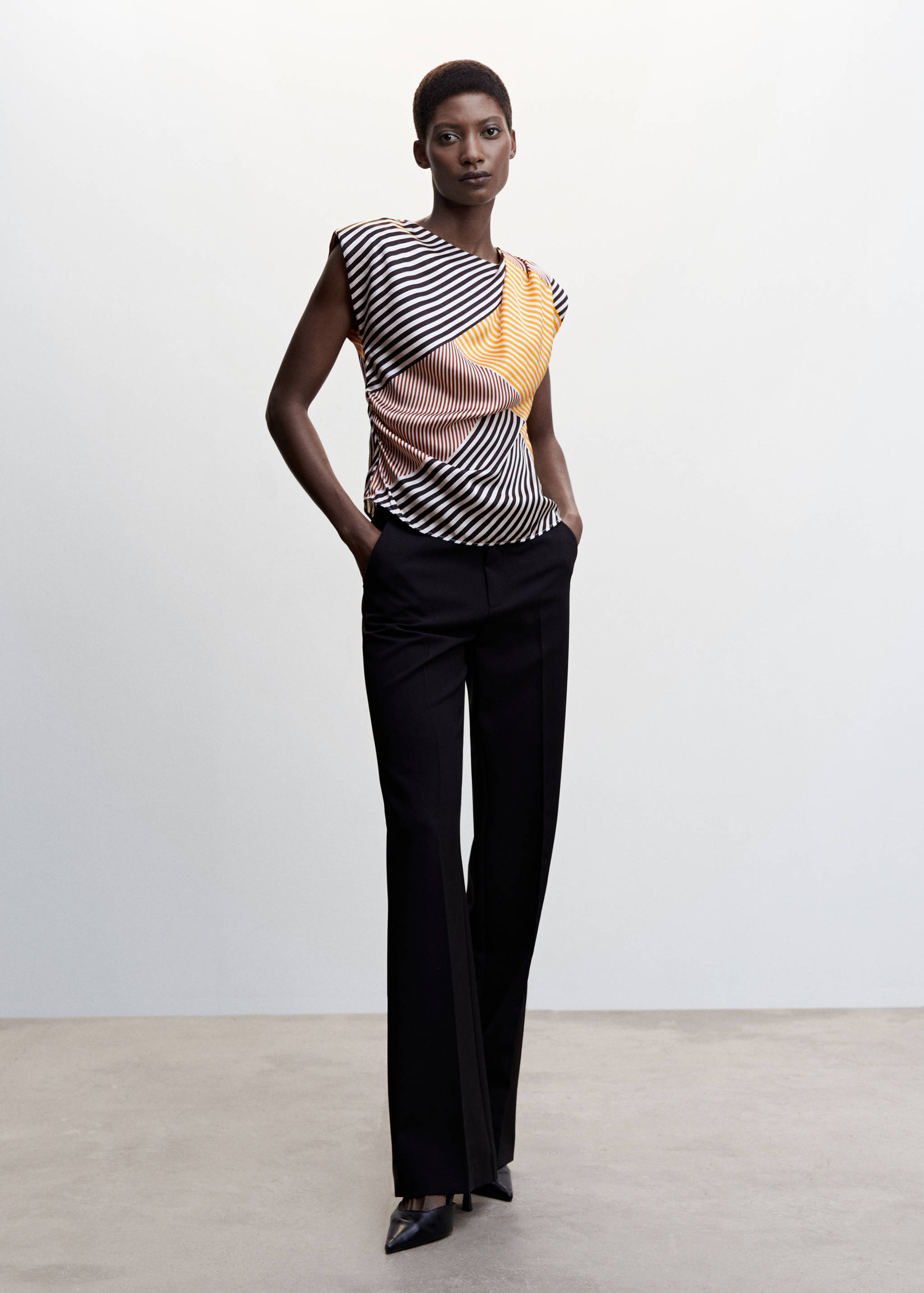 Блузка с принтом и подплечниками - Общий план