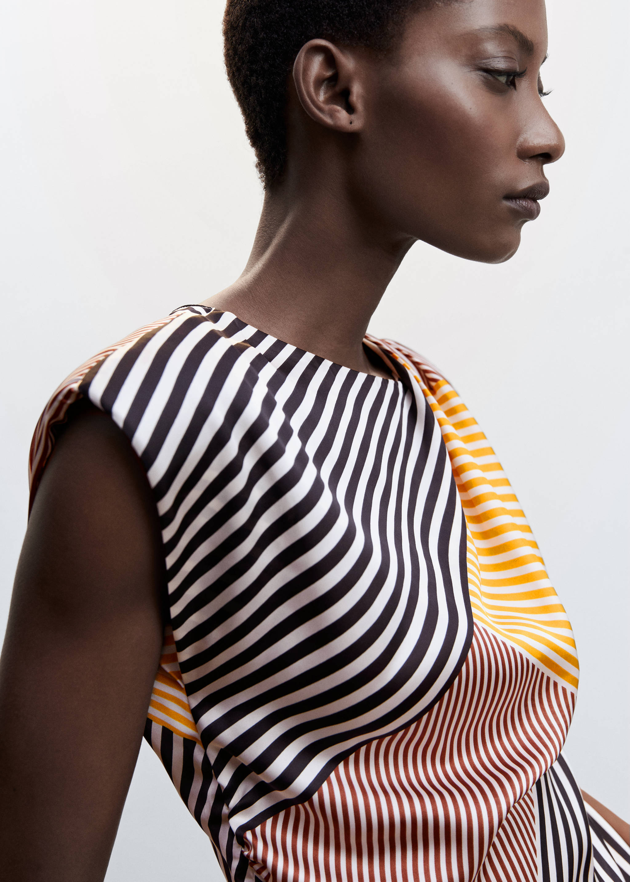 Блузка с принтом и подплечниками - Деталь изделия 1