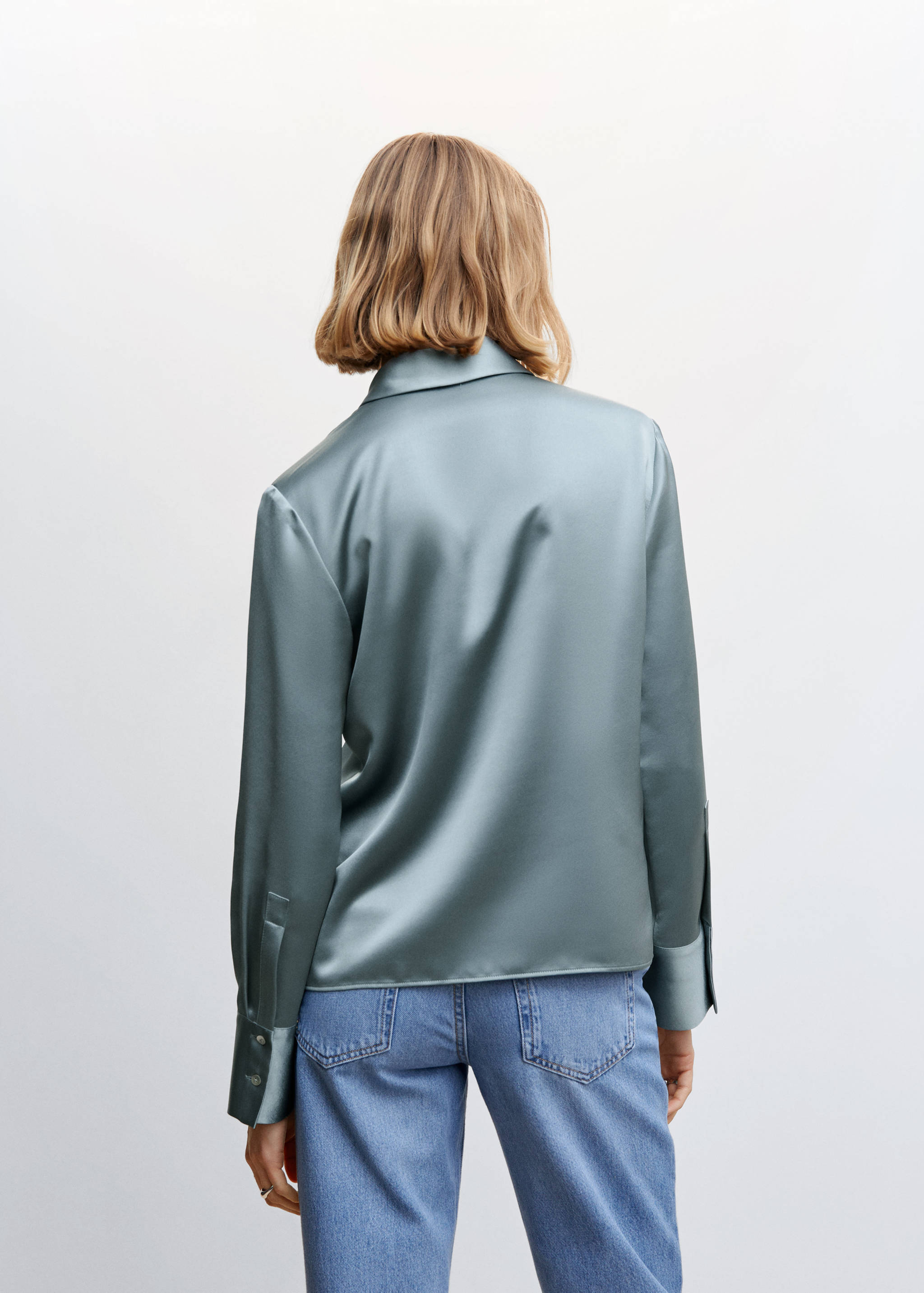 Satin buttoned shirt - Reverse of the article