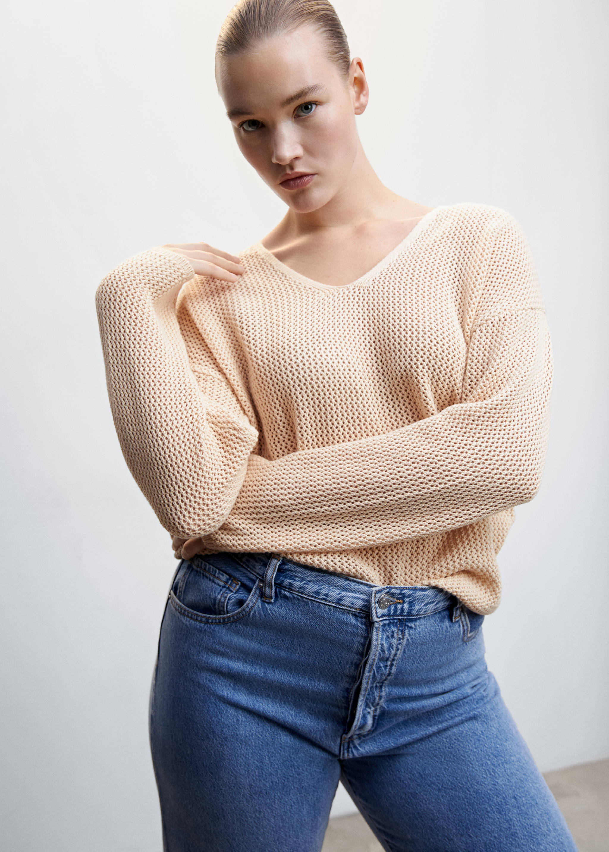 100% cotton V-neck sweater - Details of the article 5
