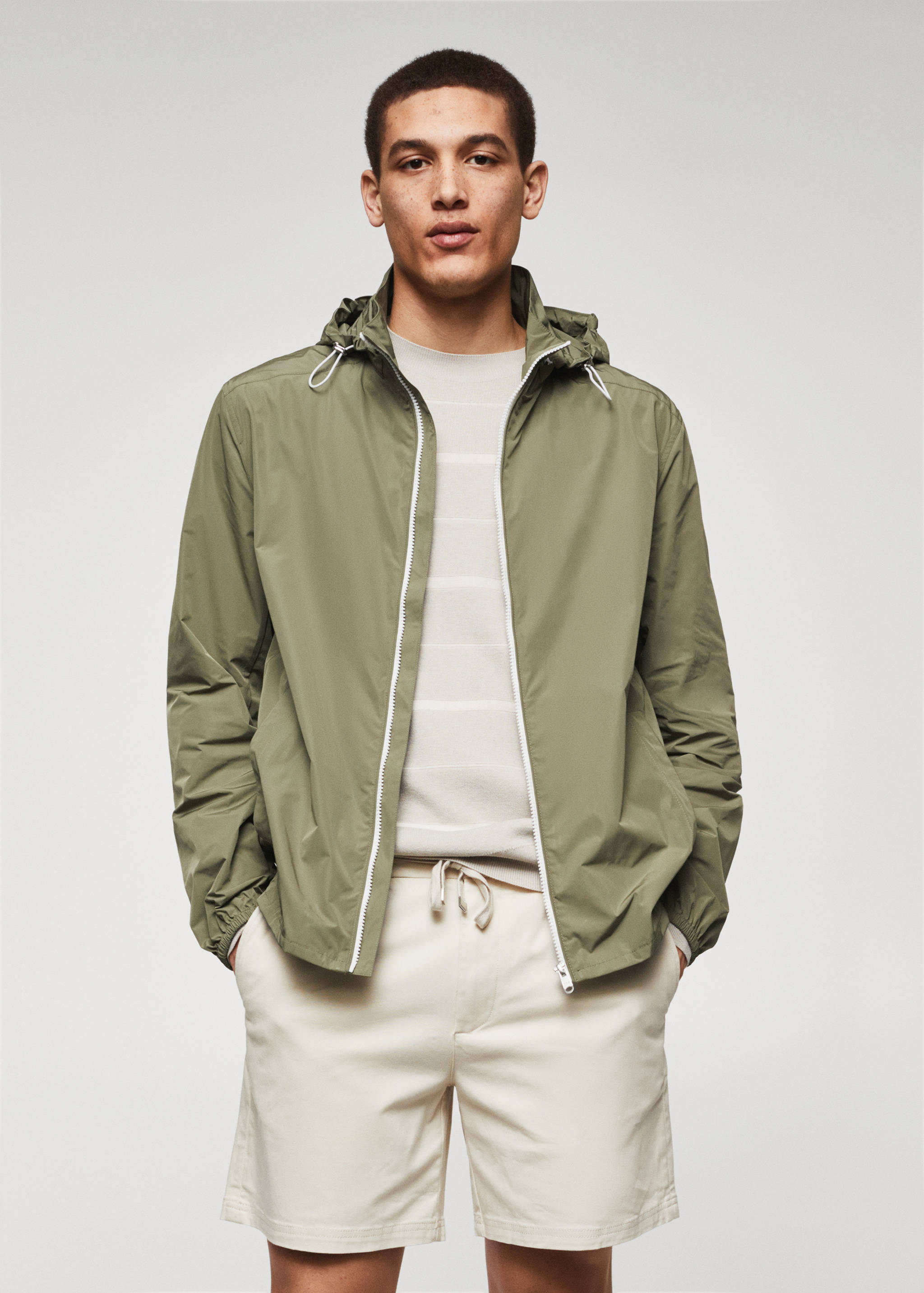 Water-repellent hooded jacket - Medium plane
