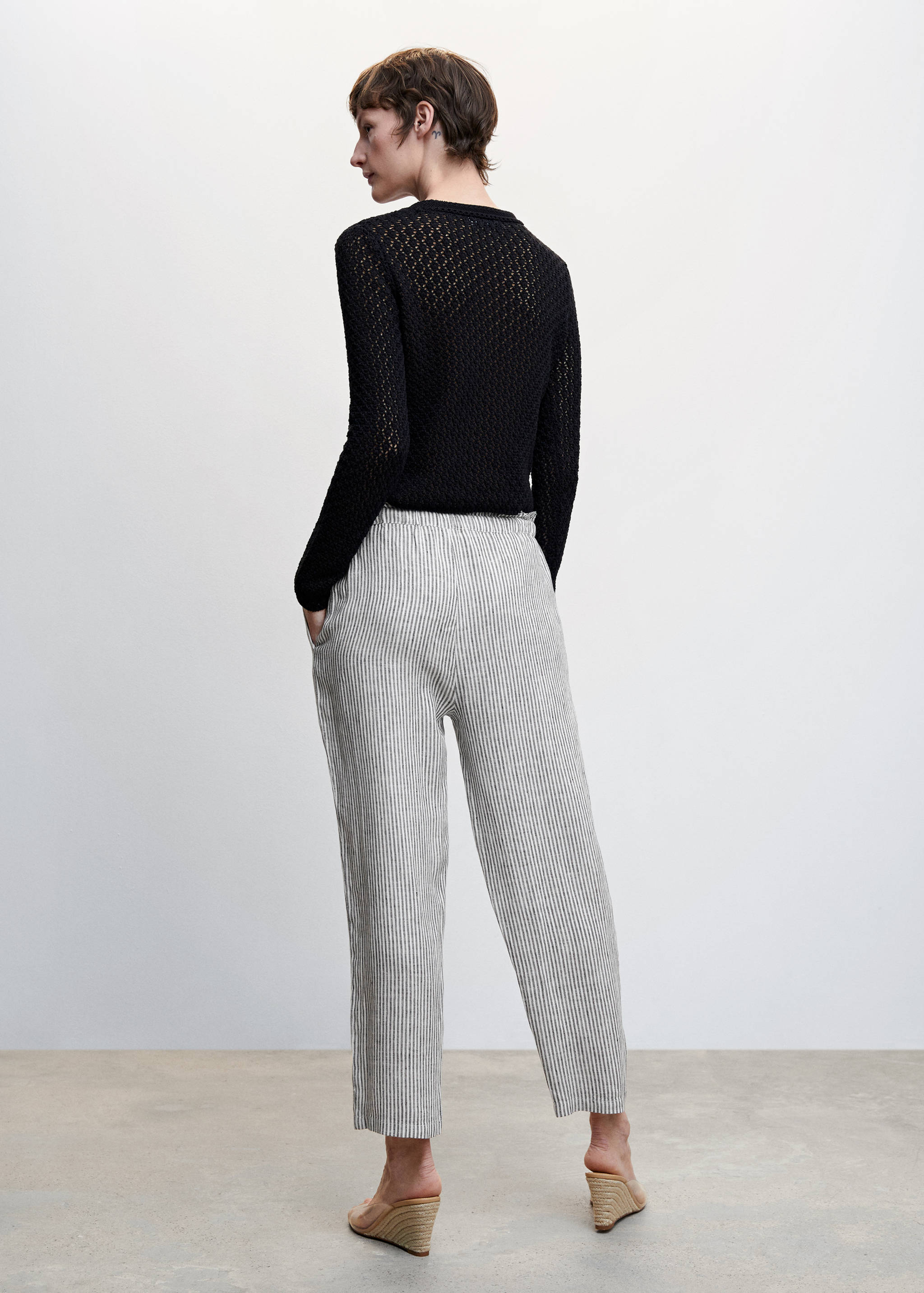 Linen jogger trousers - Reverse of the article