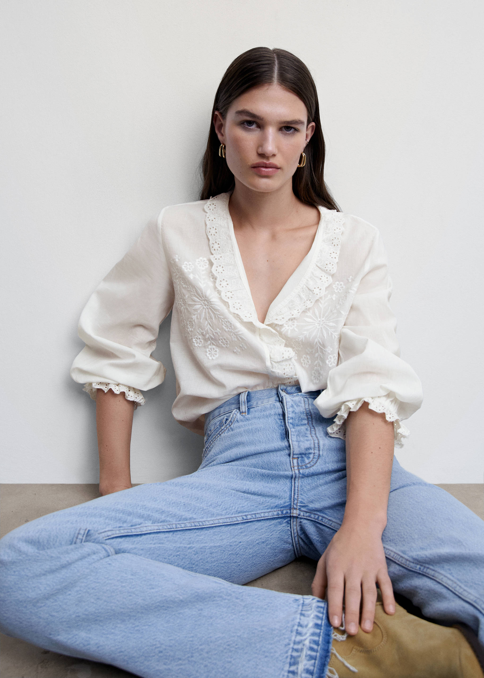 Embroidered puff-sleeve blouse - Details of the article 2