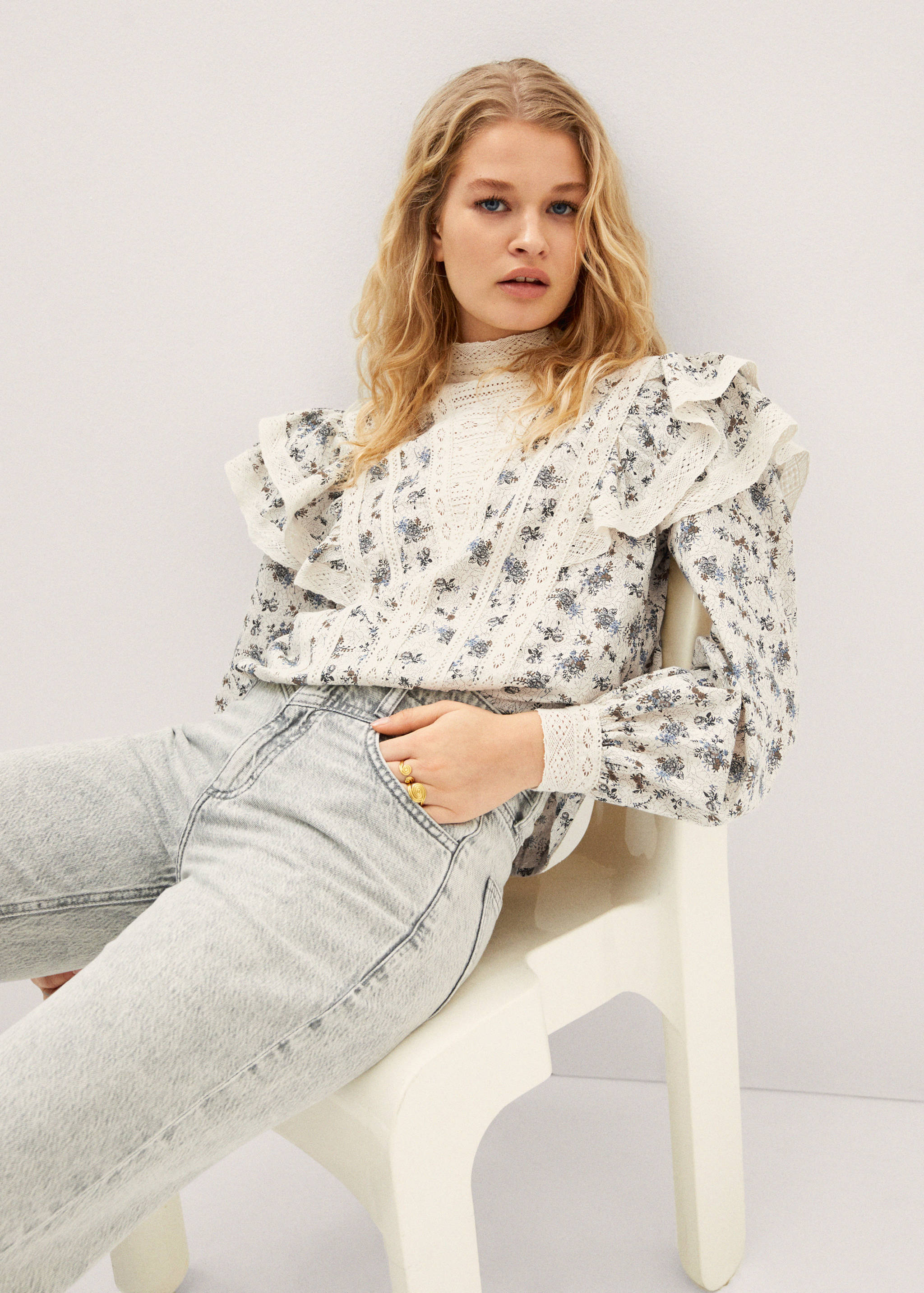 Ruffled embroidered blouse - Details of the article 2