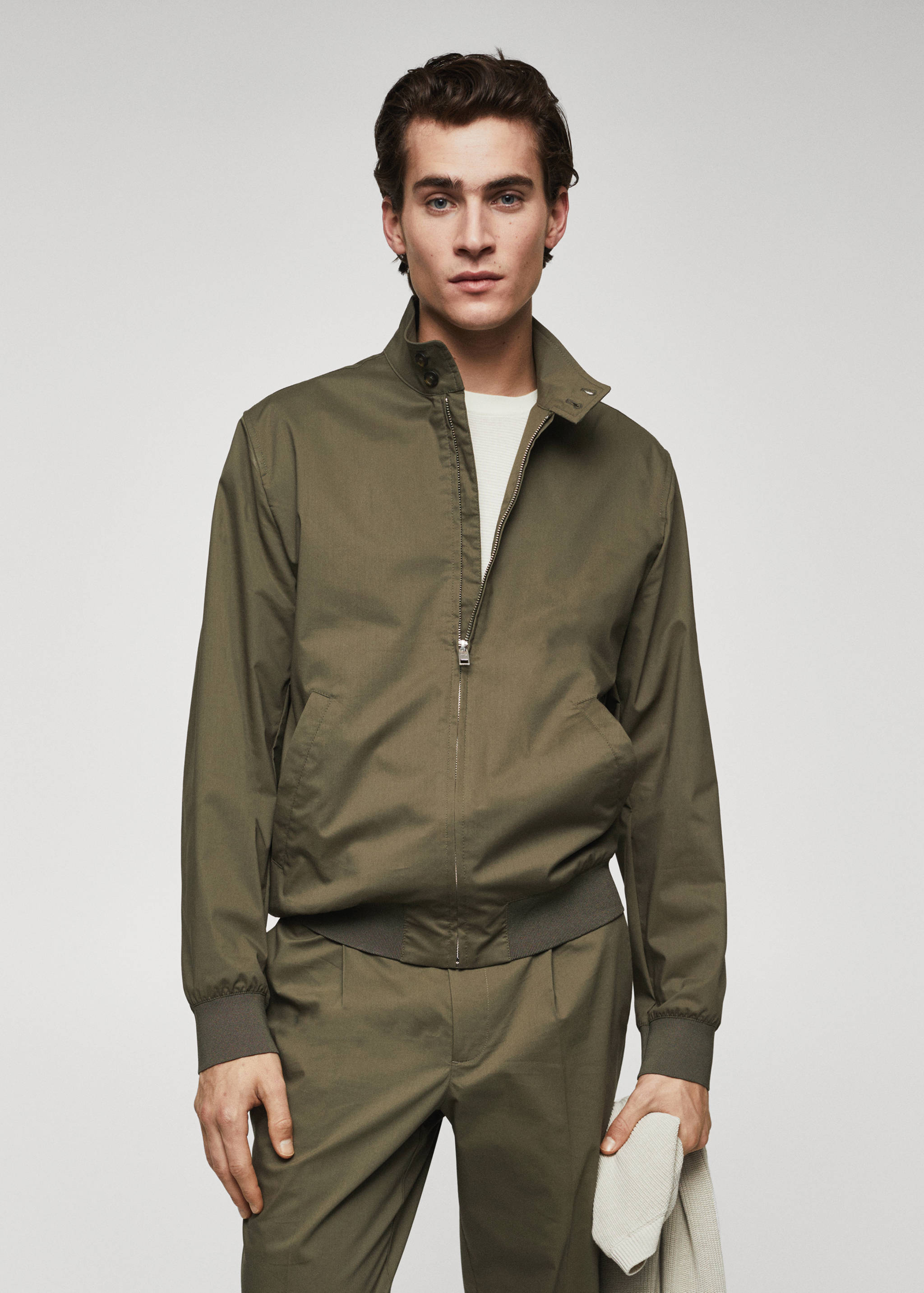 Veste bomber tissu léger - Plan moyen