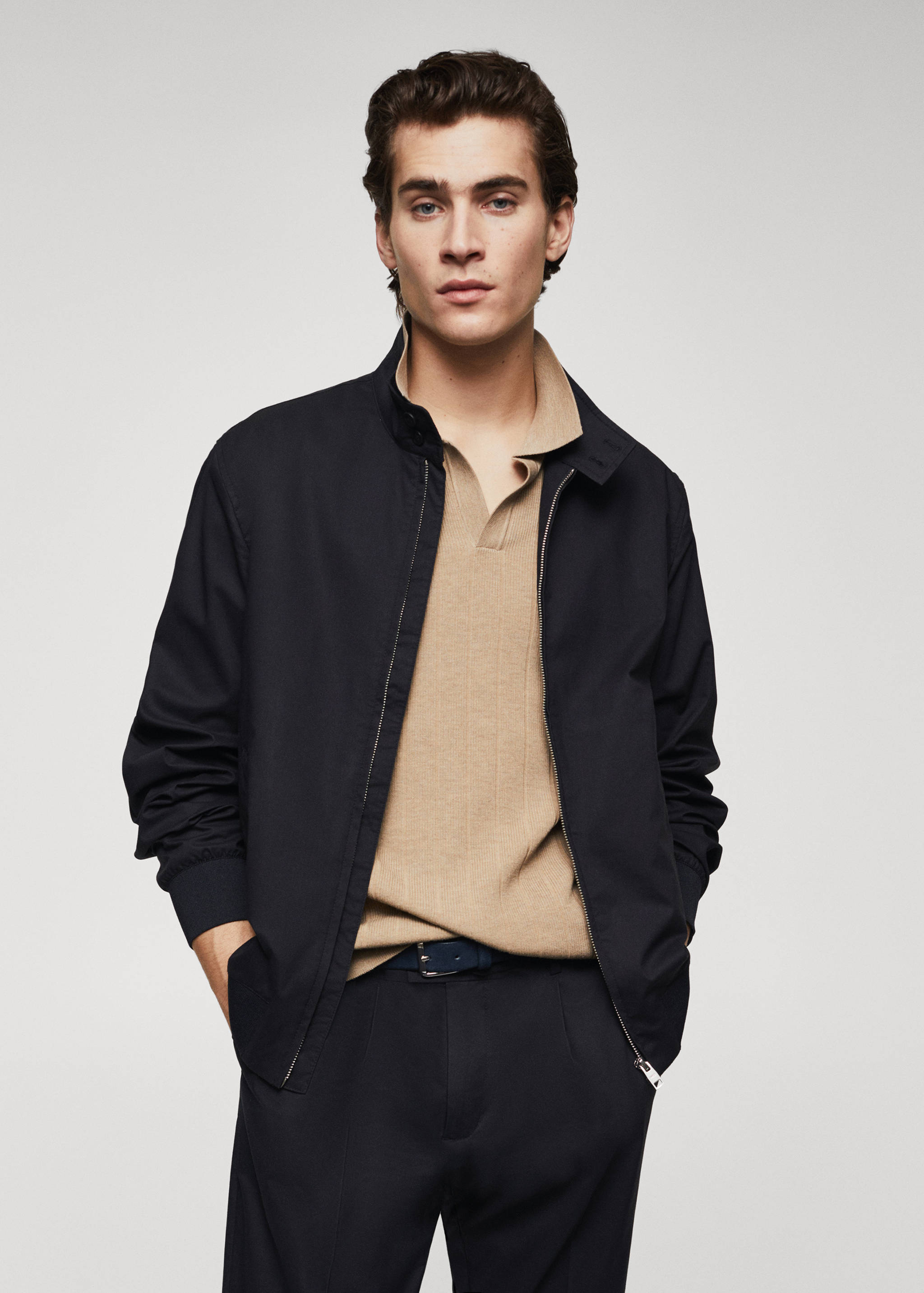 Veste bomber tissu léger - Plan moyen