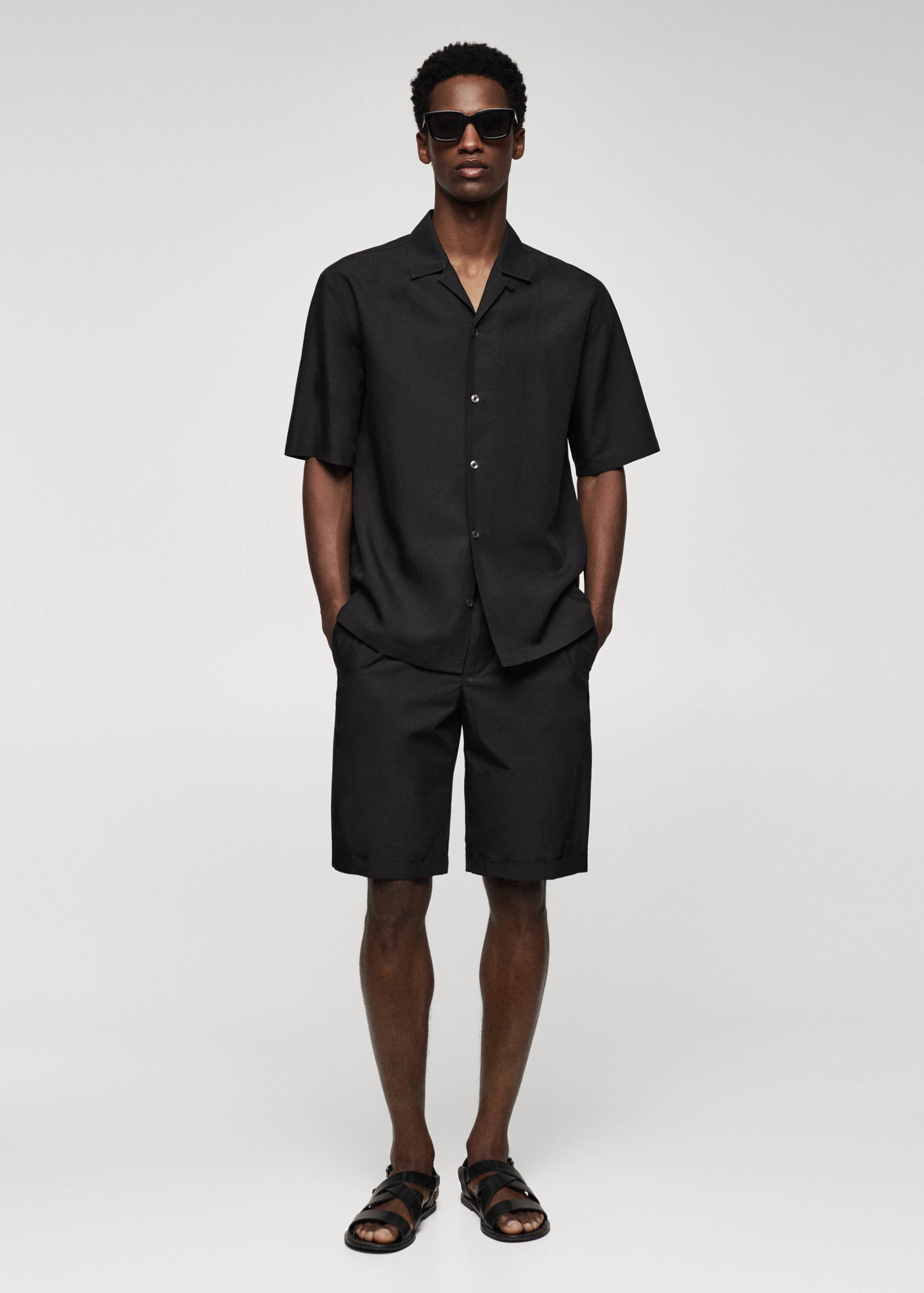 Cotton pleated Bermuda shorts - General plane