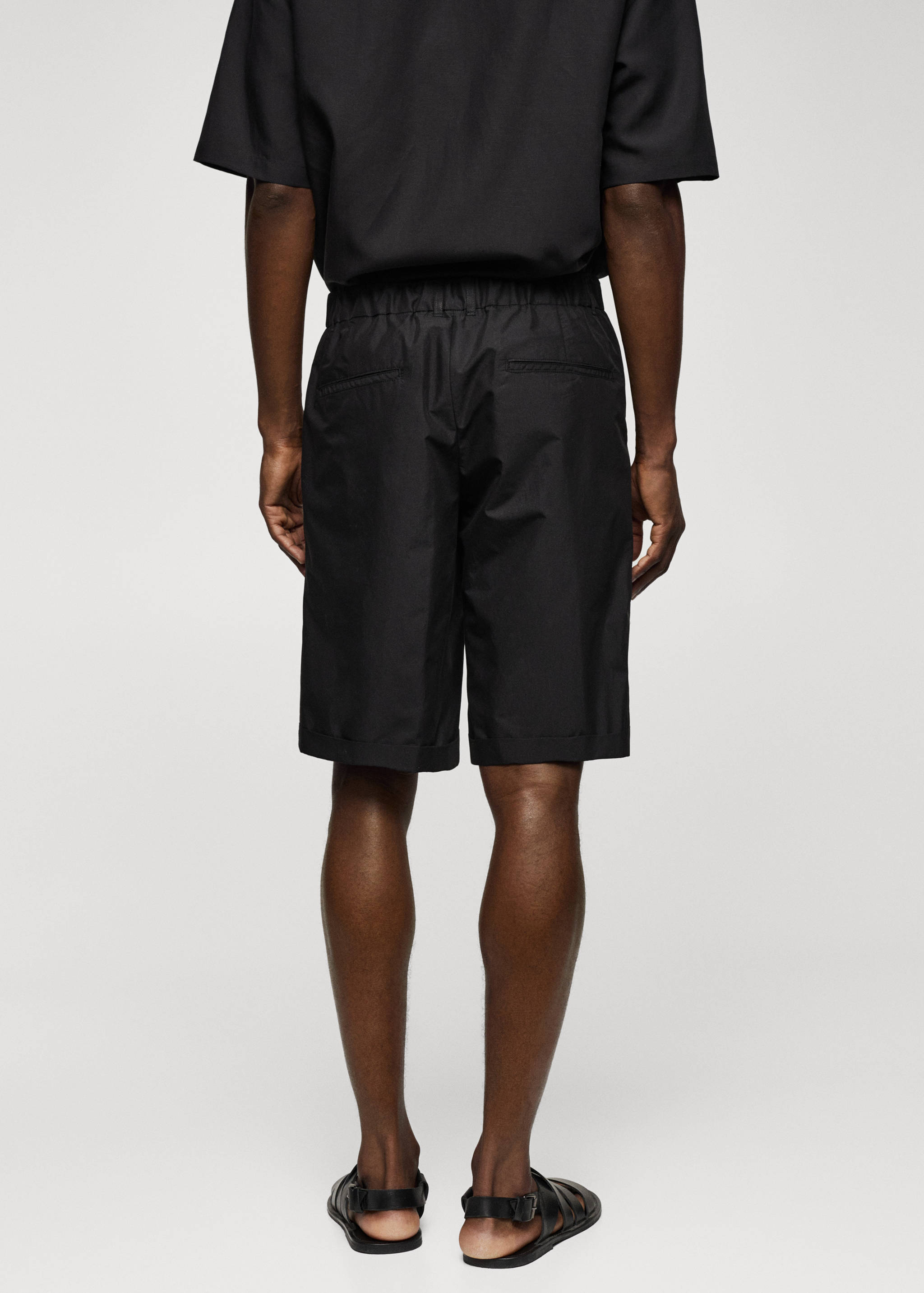 Cotton pleated Bermuda shorts - Reverse of the article