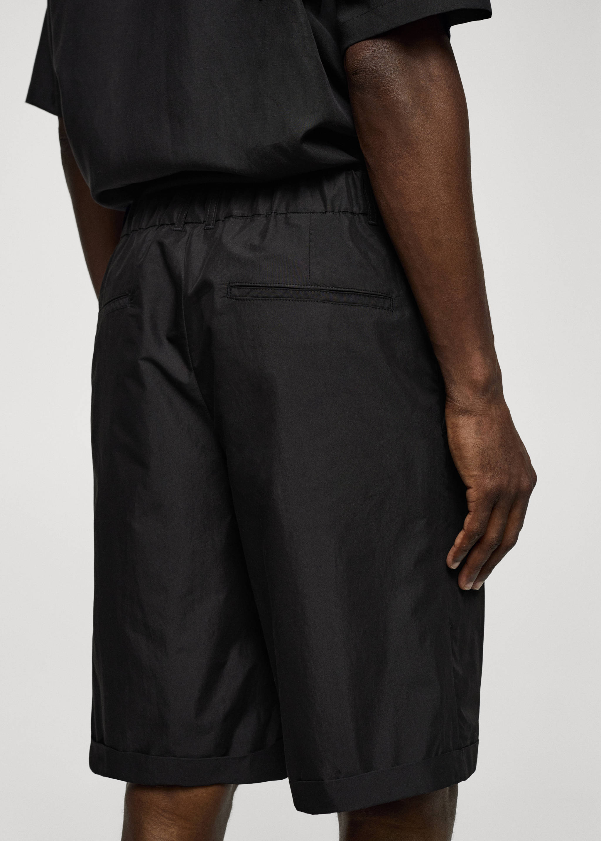 Cotton pleated Bermuda shorts - Details of the article 2