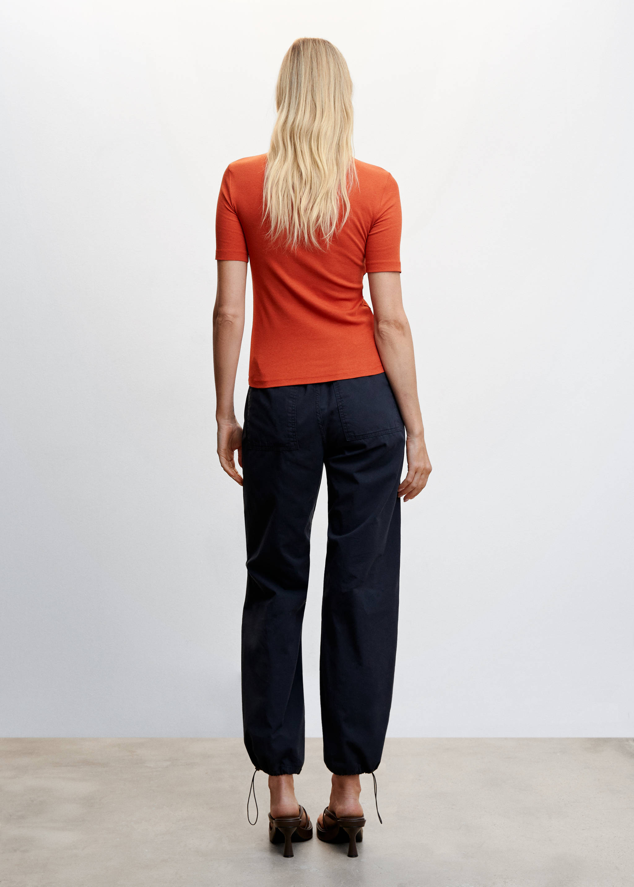 Round-neck t-shirt with pocket - Reverse of the article