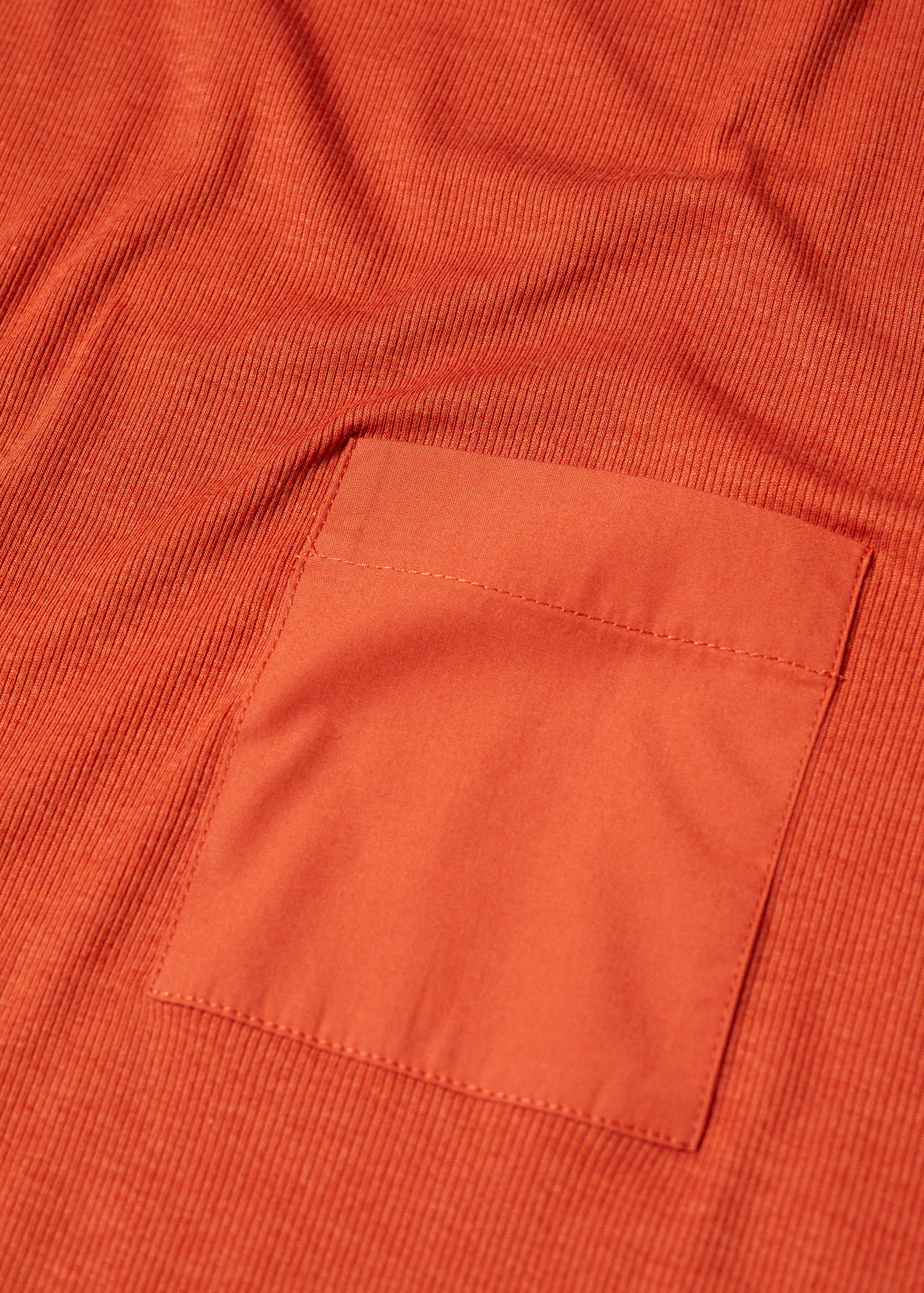 Round-neck t-shirt with pocket - Details of the article 8