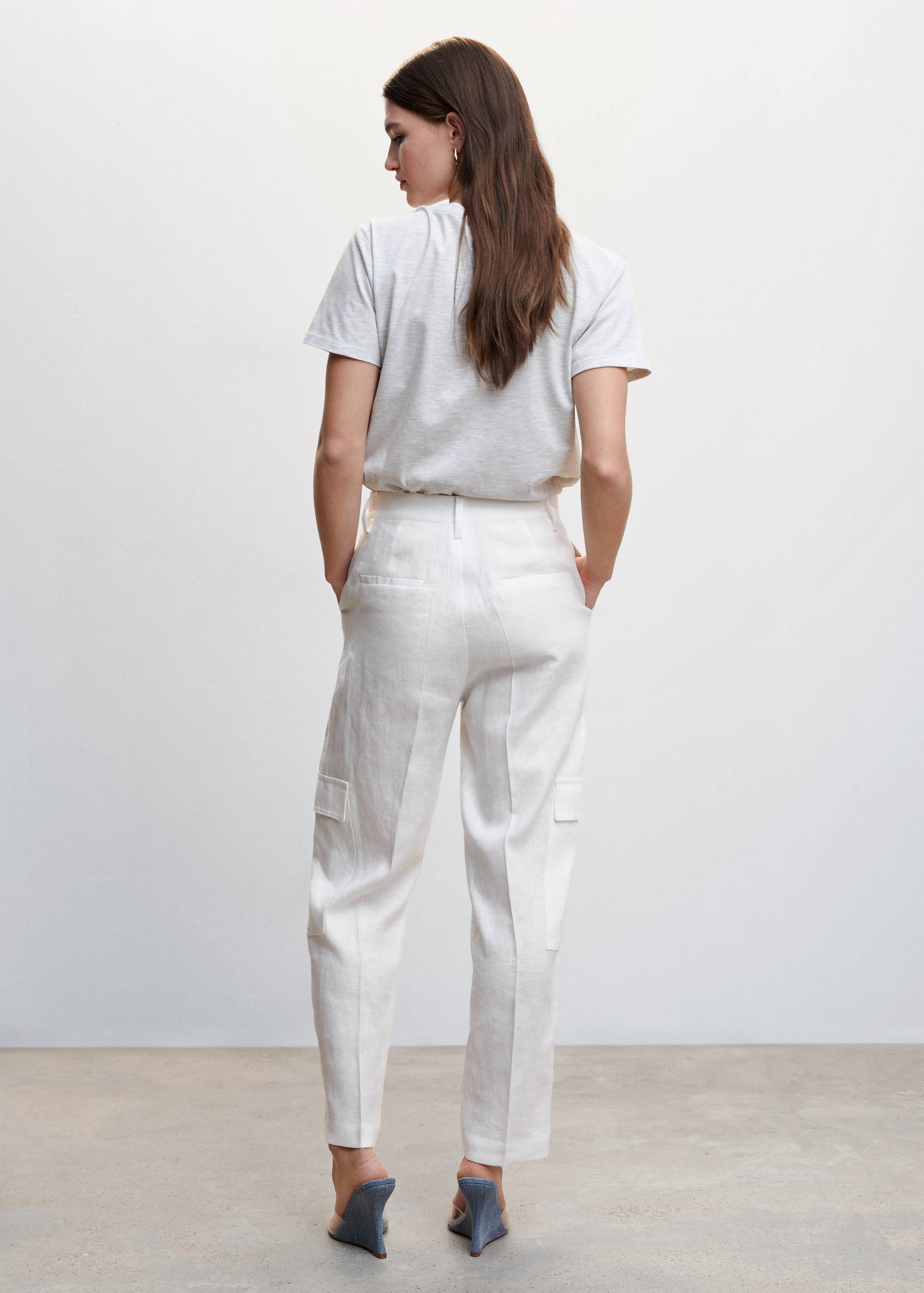 Linen cargo trousers - Reverse of the article
