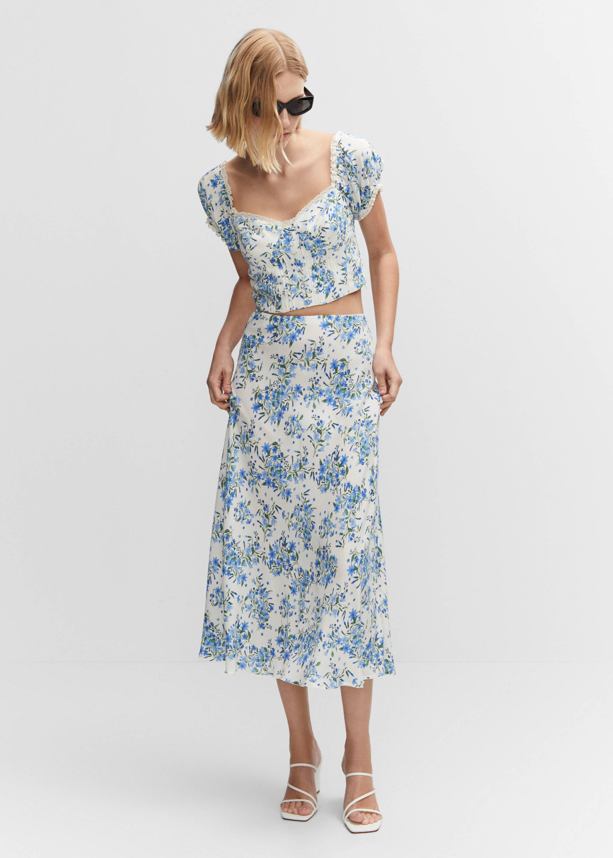 Crop top à fleurs - Plan général