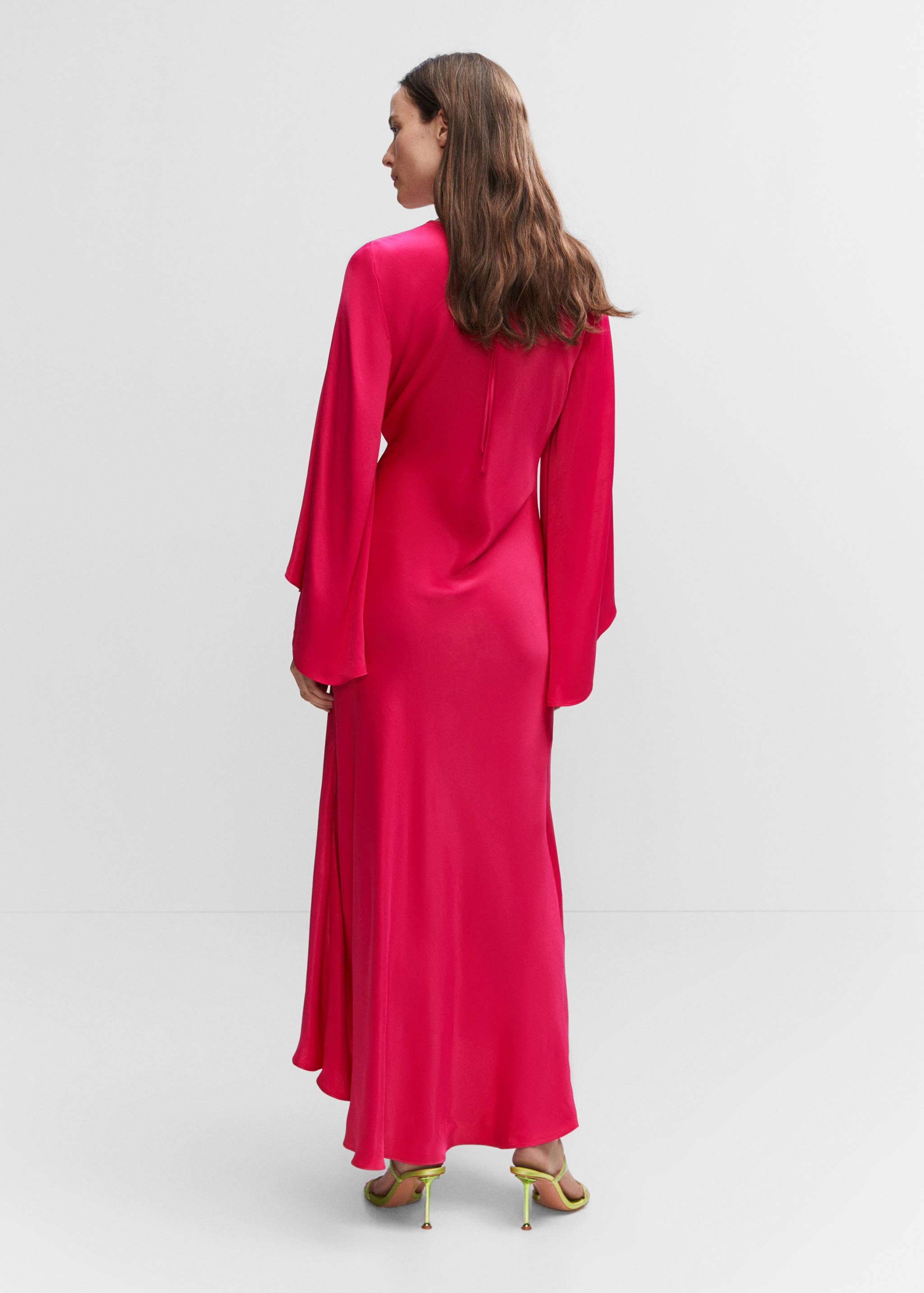 Robe satinée manches cloche - Verso de l’article