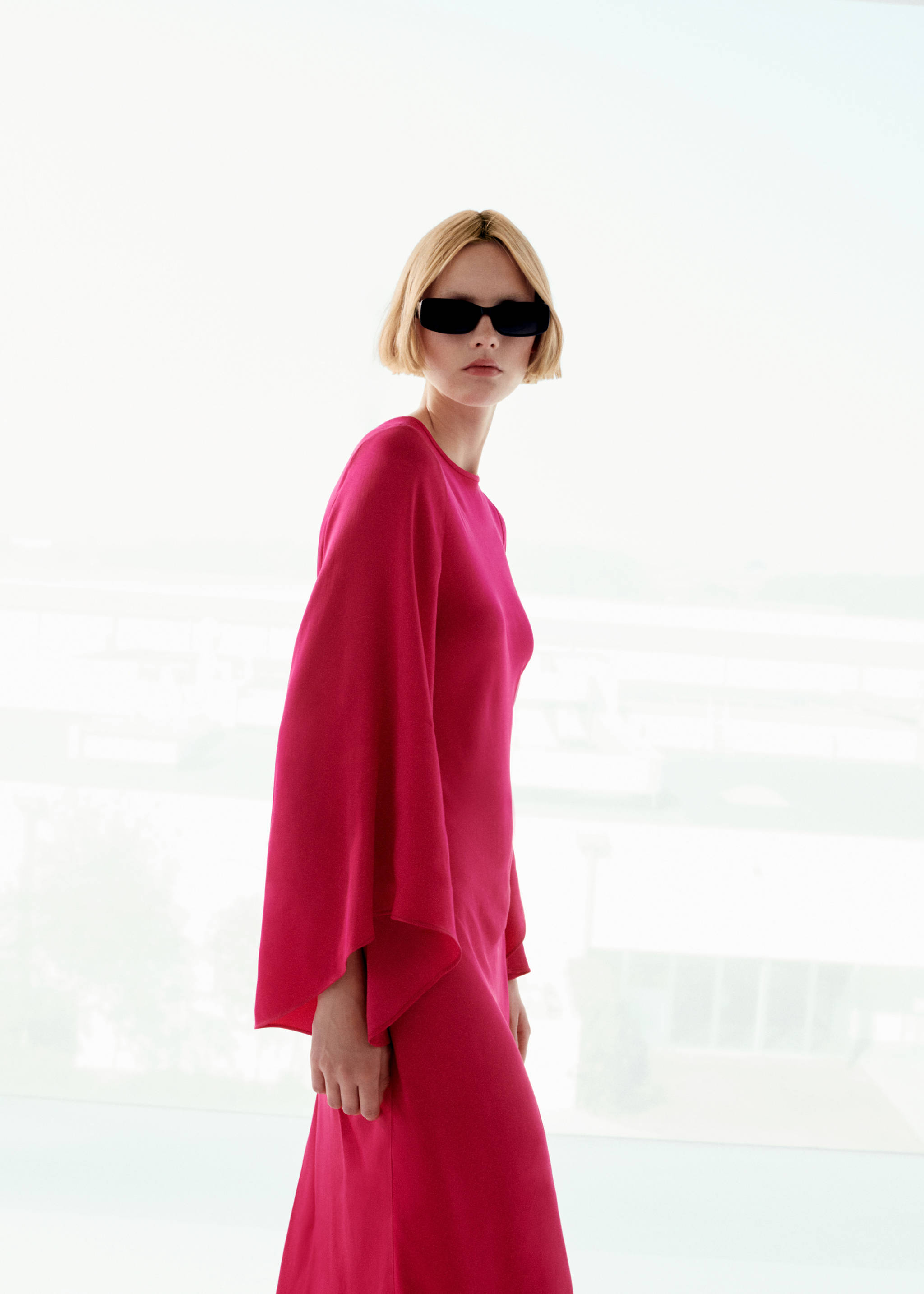 Robe satinée manches cloche - Détail de l'article 6