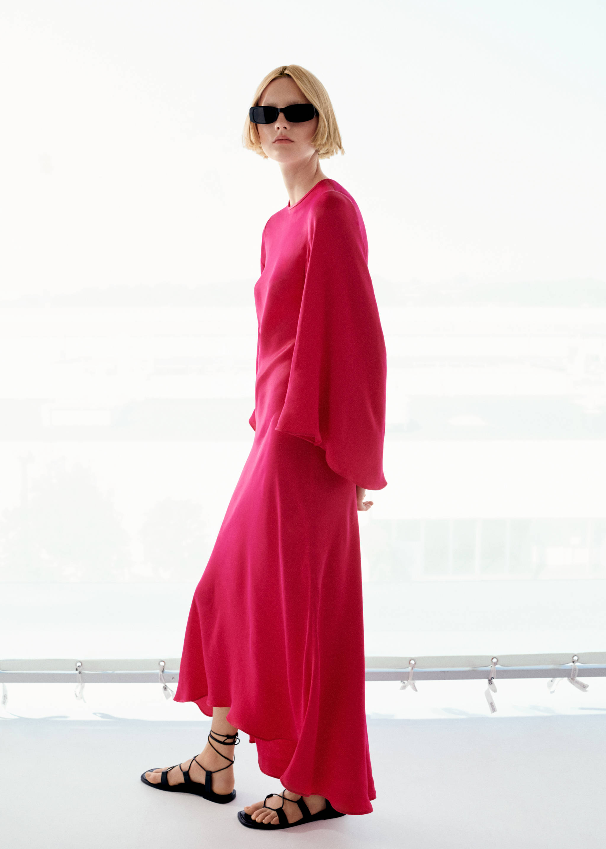 Robe satinée manches cloche - Détail de l'article 7