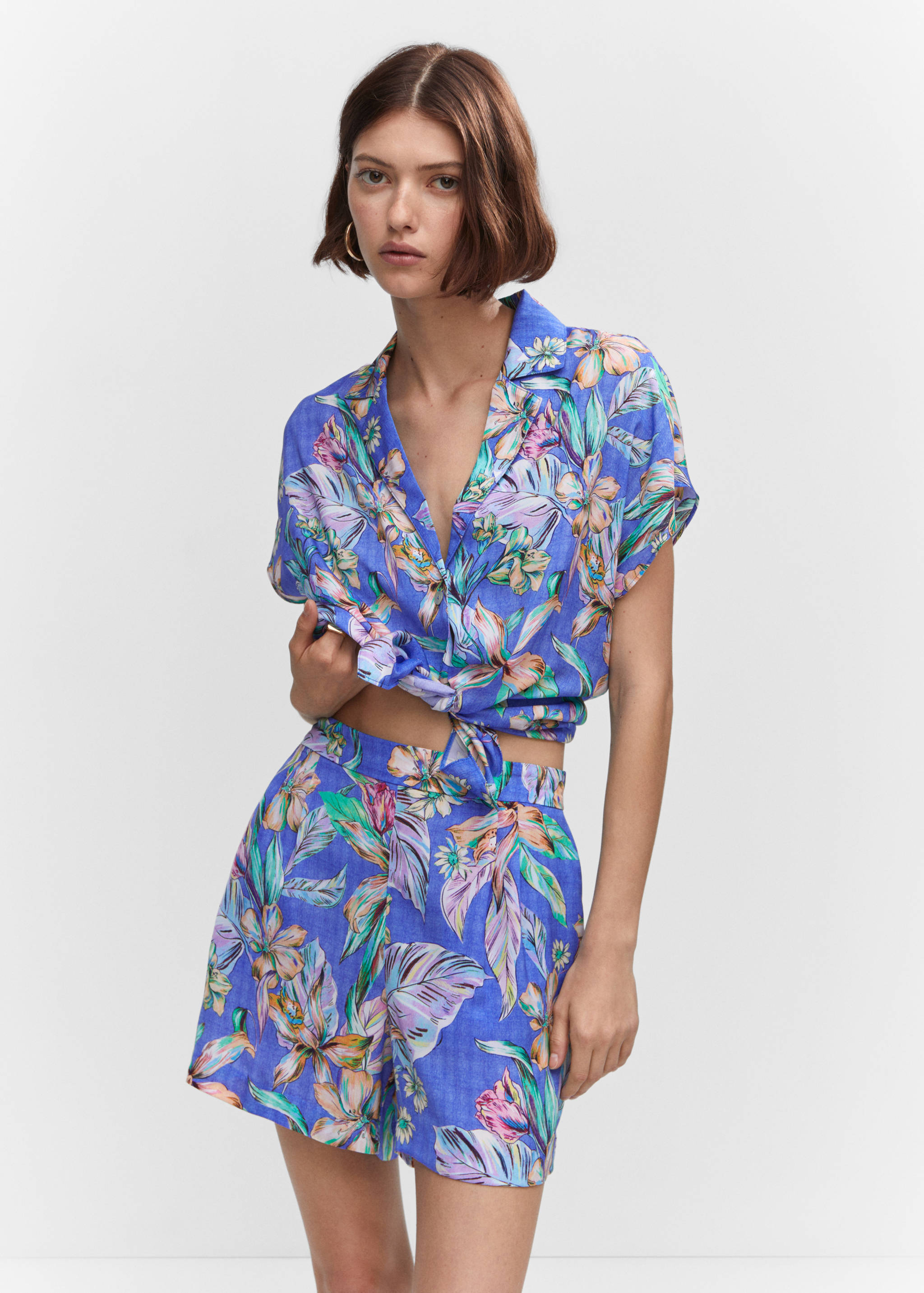 Shorts estampado tropical - Plano medio