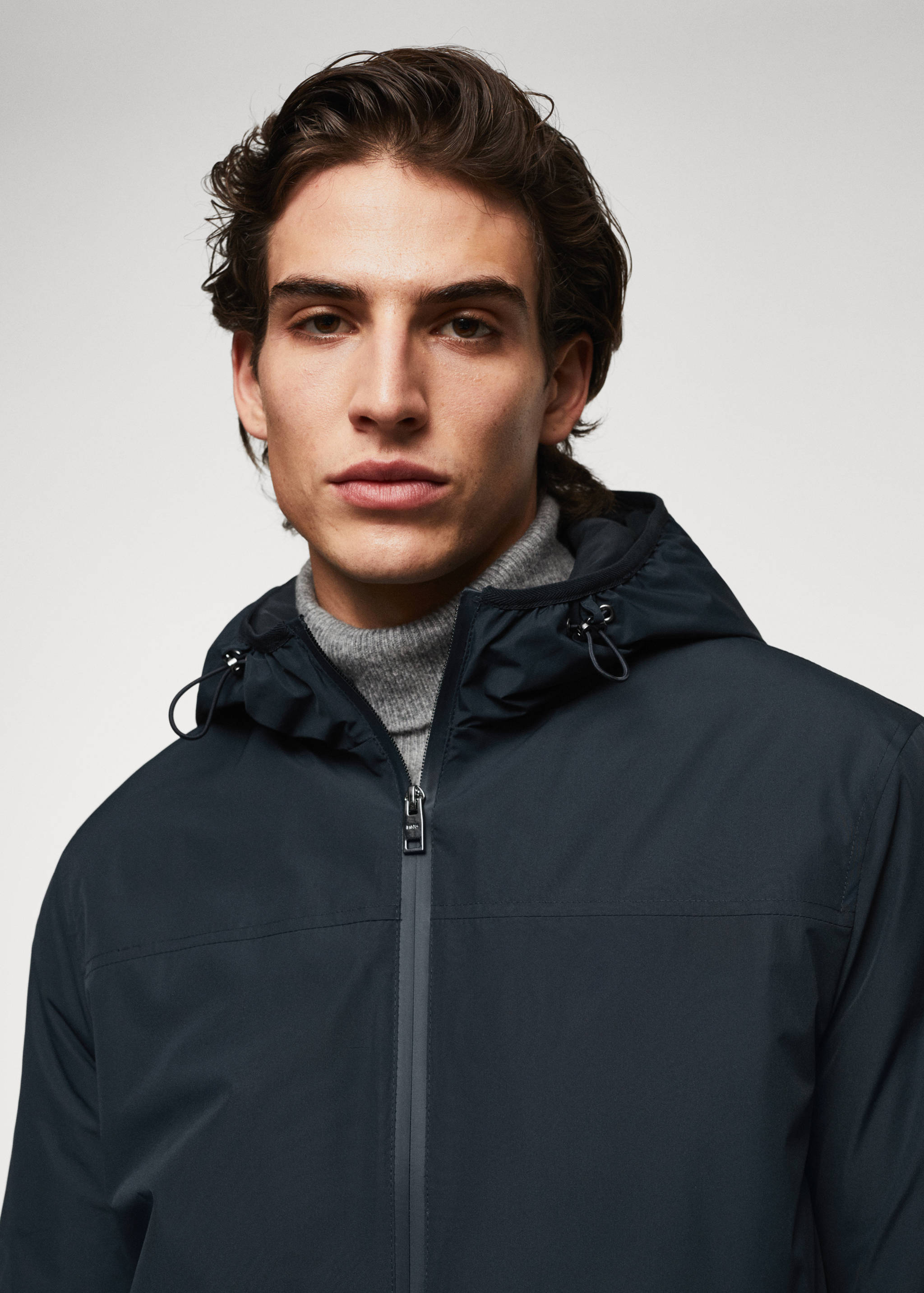 Veste imperméable à capuche - Détail de l'article 1