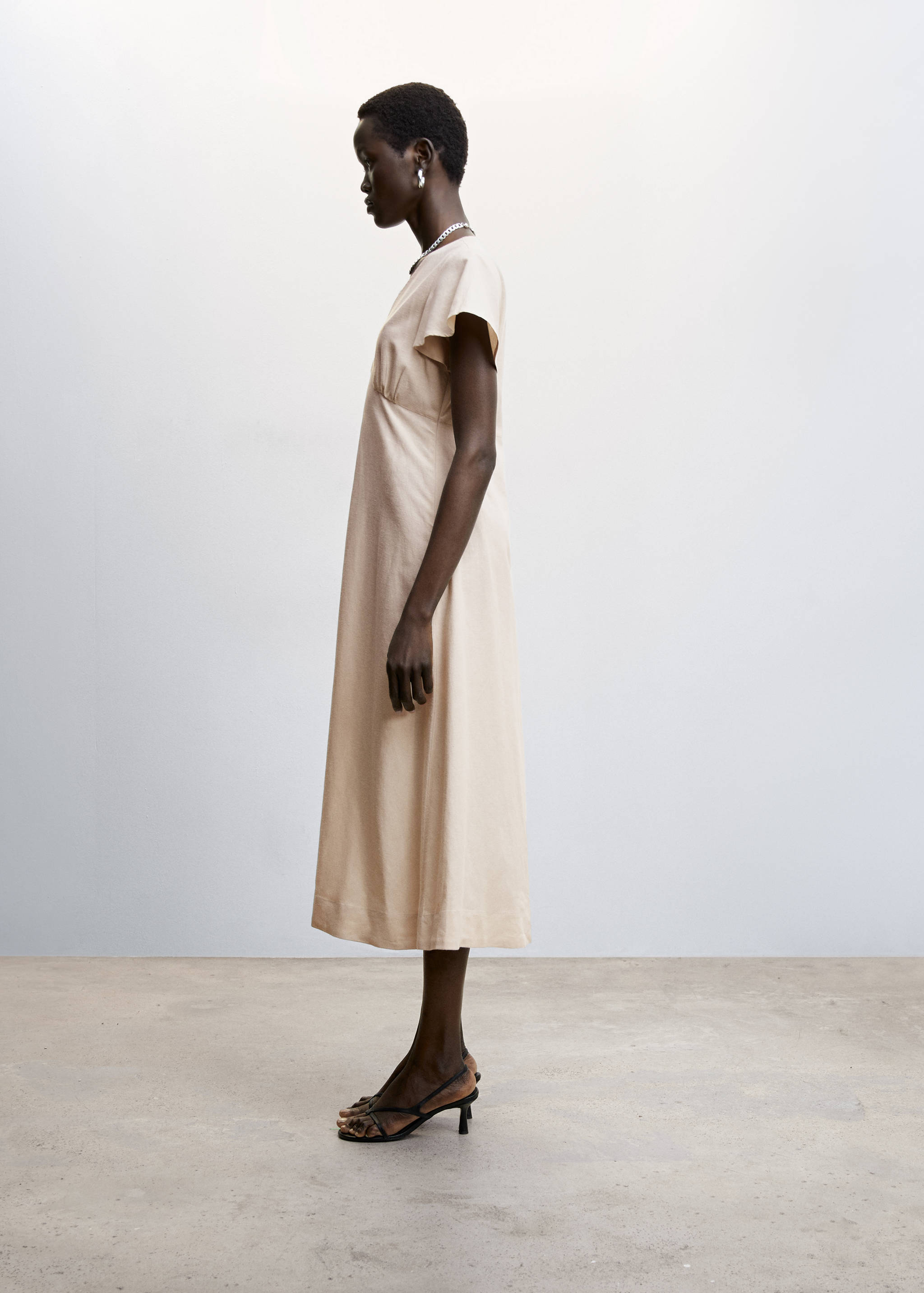 V-neckline dress - Details of the article 2