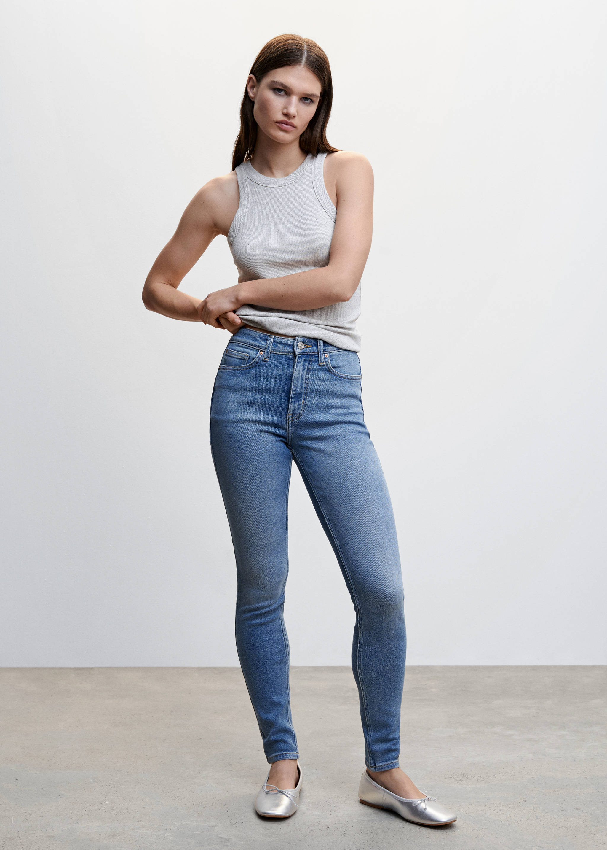 Jeans skinny tiro alto - Plano general