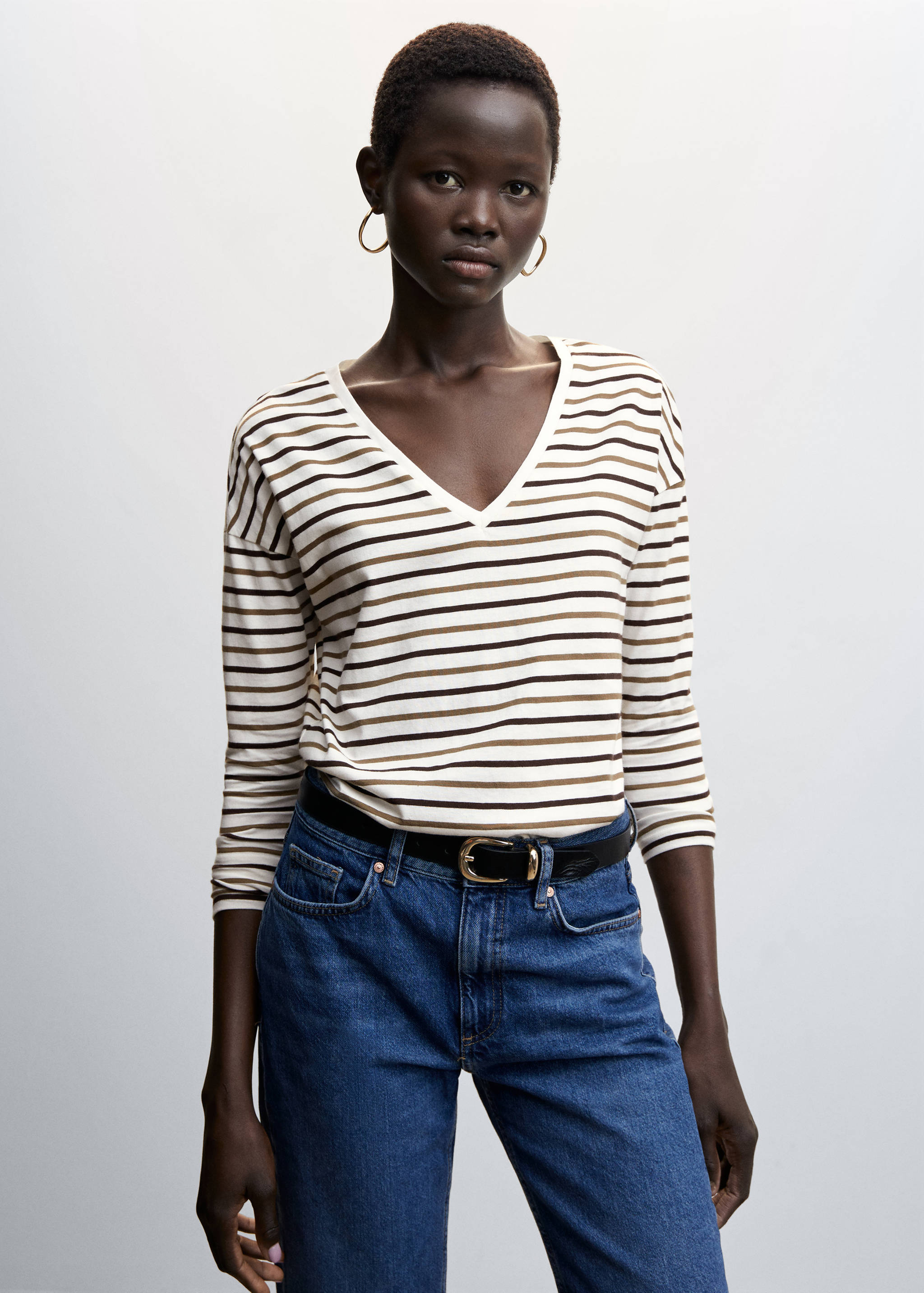 تي شيرت قطني بتصميم رقبة على شكل حرف V - رؤية وسط