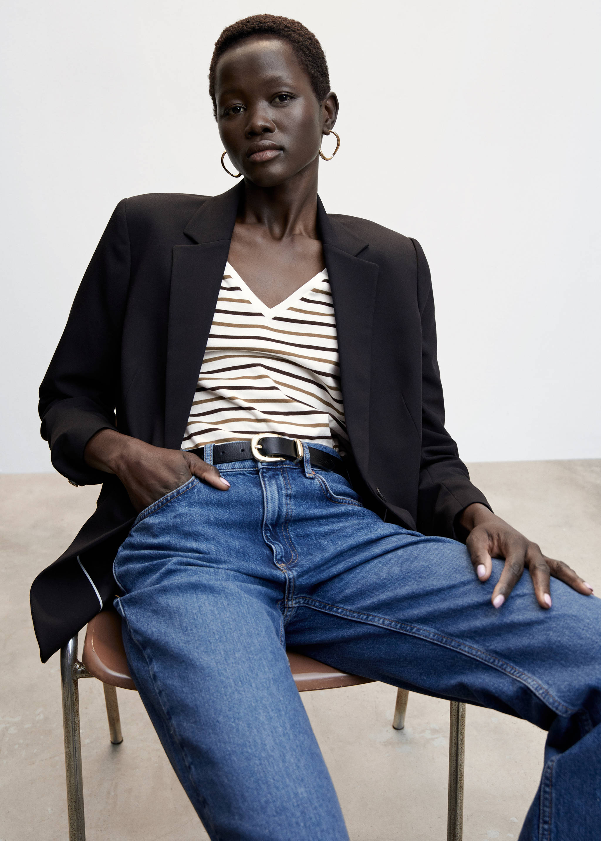 تي شيرت قطني بتصميم رقبة على شكل حرف V - تفاصيل المنتج 1