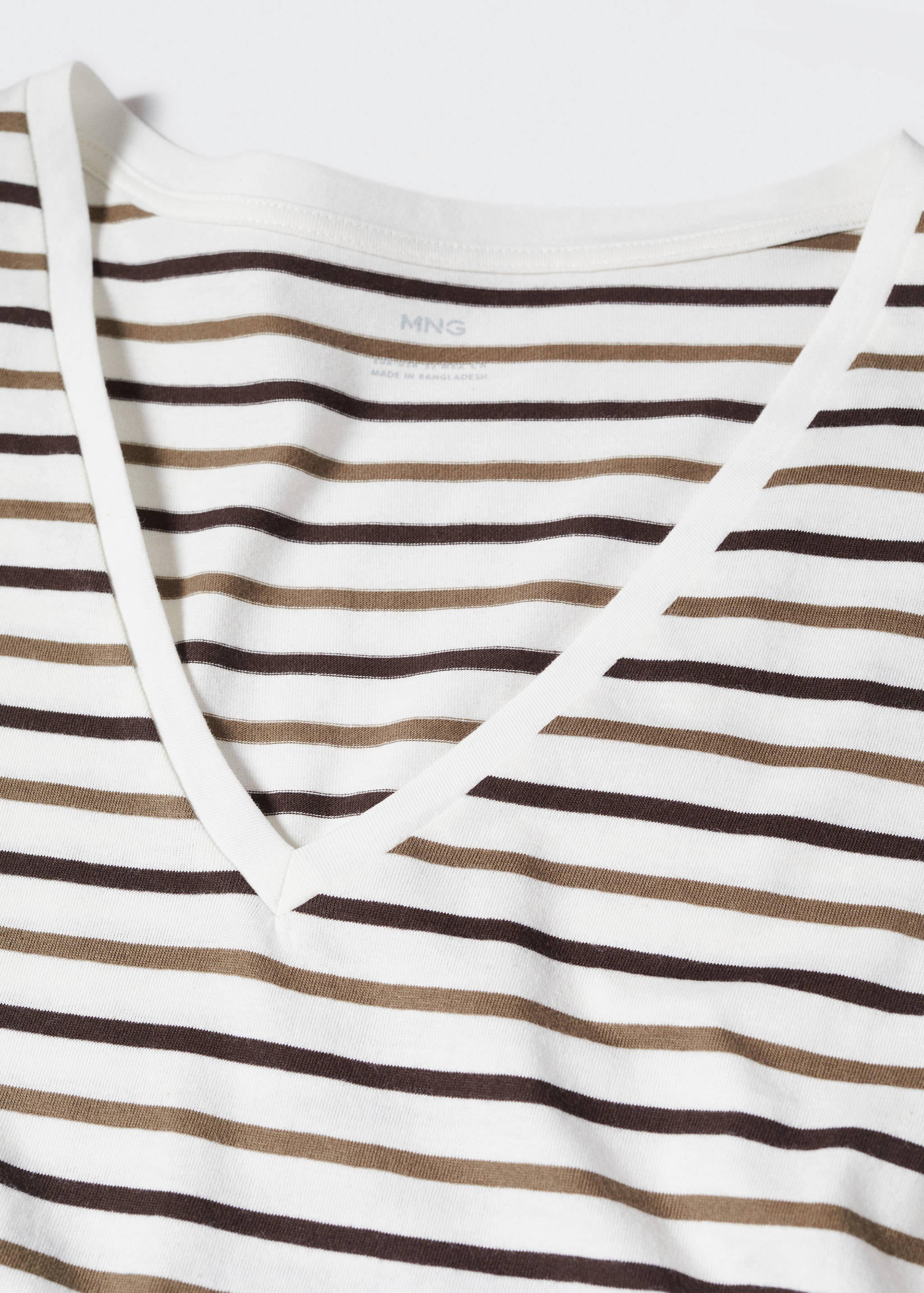 تي شيرت قطني بتصميم رقبة على شكل حرف V - تفاصيل المنتج 8