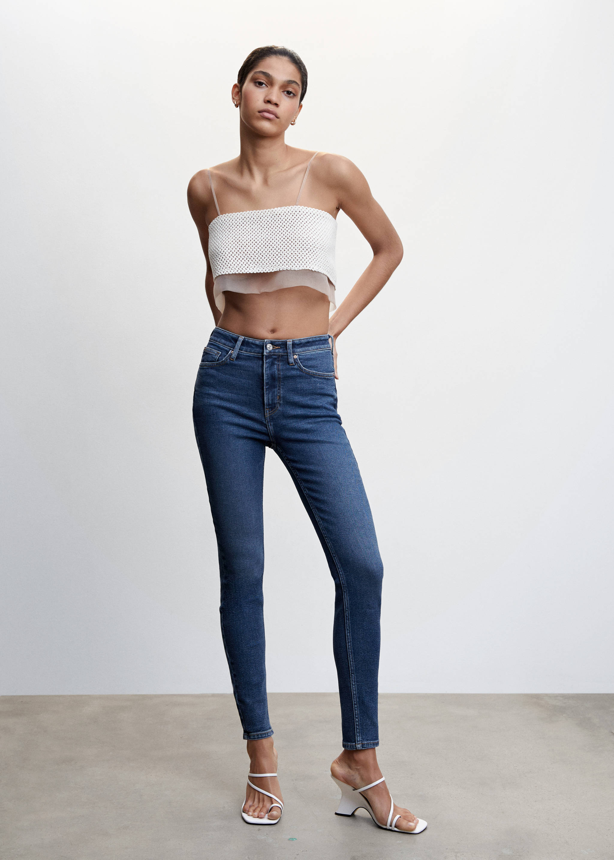 Jeans skinny tiro alto - Plano general
