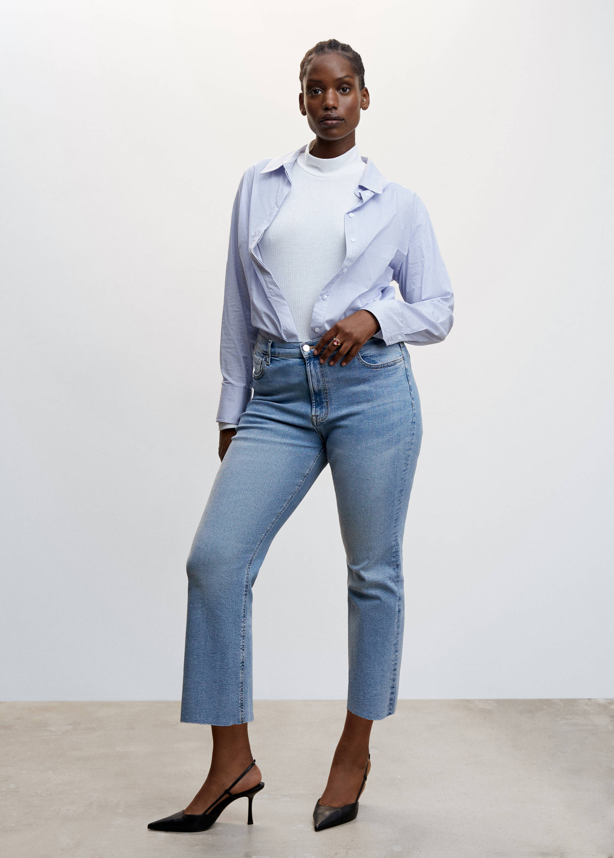 Crop flared jeans - Details of the article 3