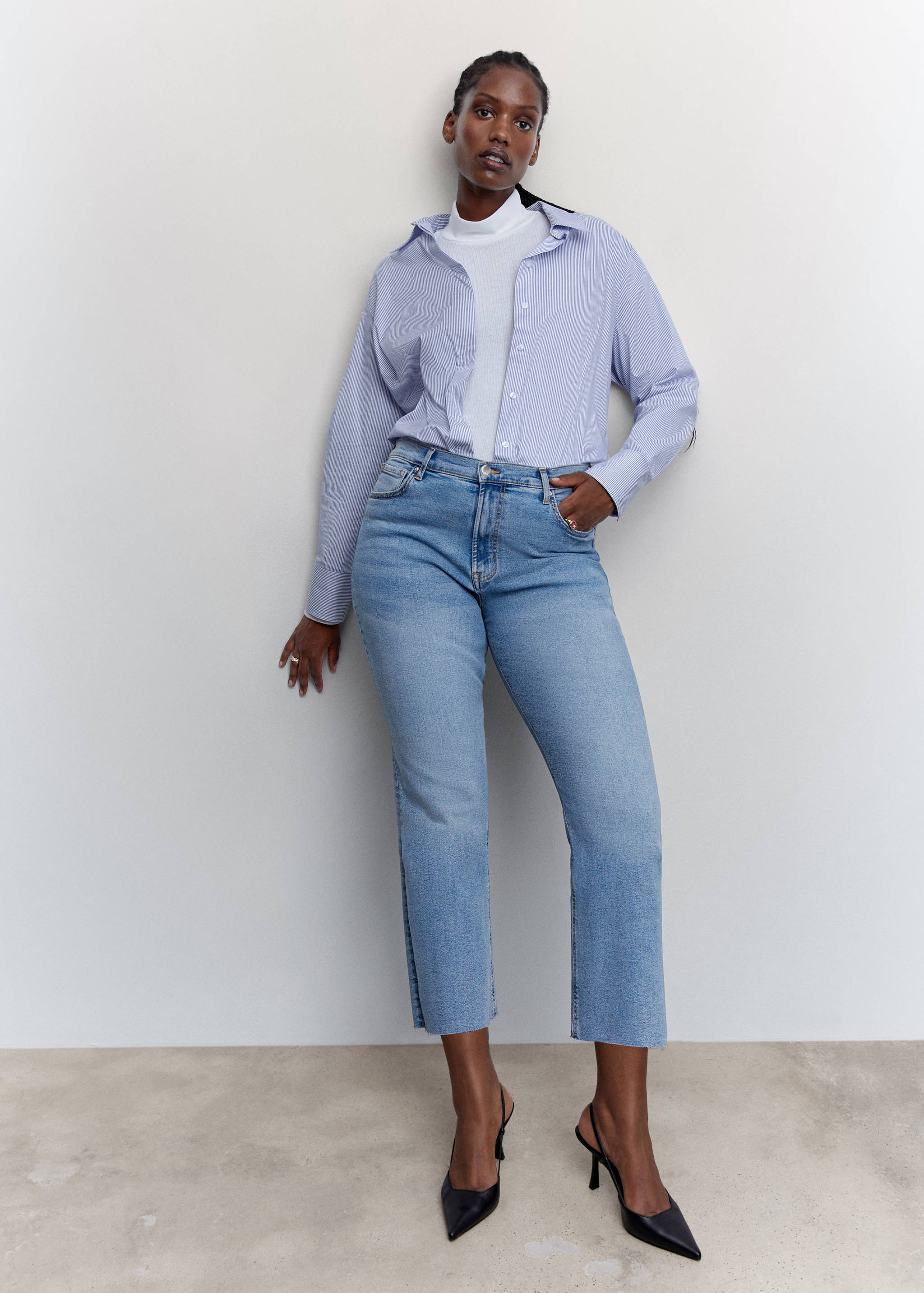 Crop flared jeans - Details of the article 4