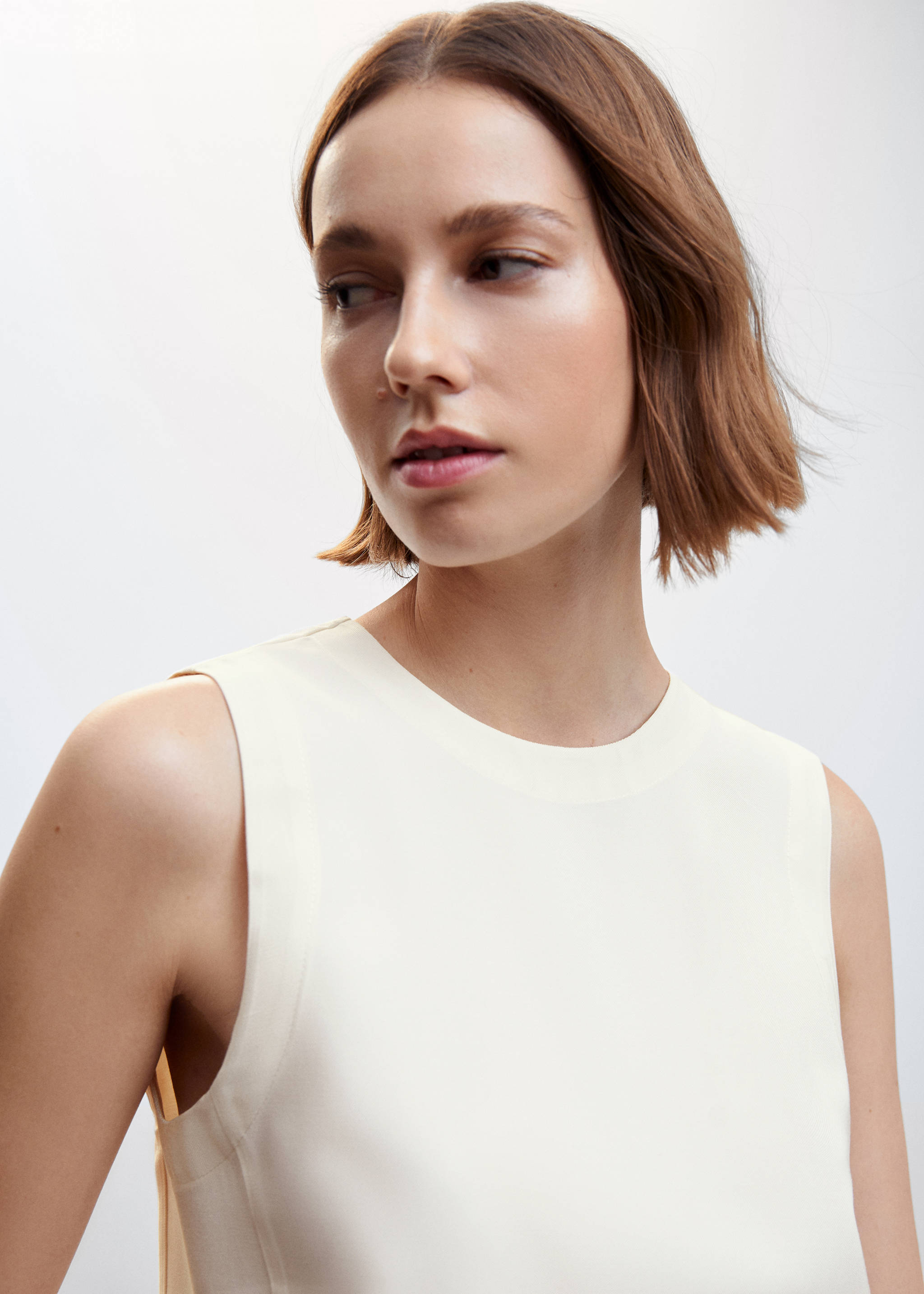 V-back blouse - Details of the article 1