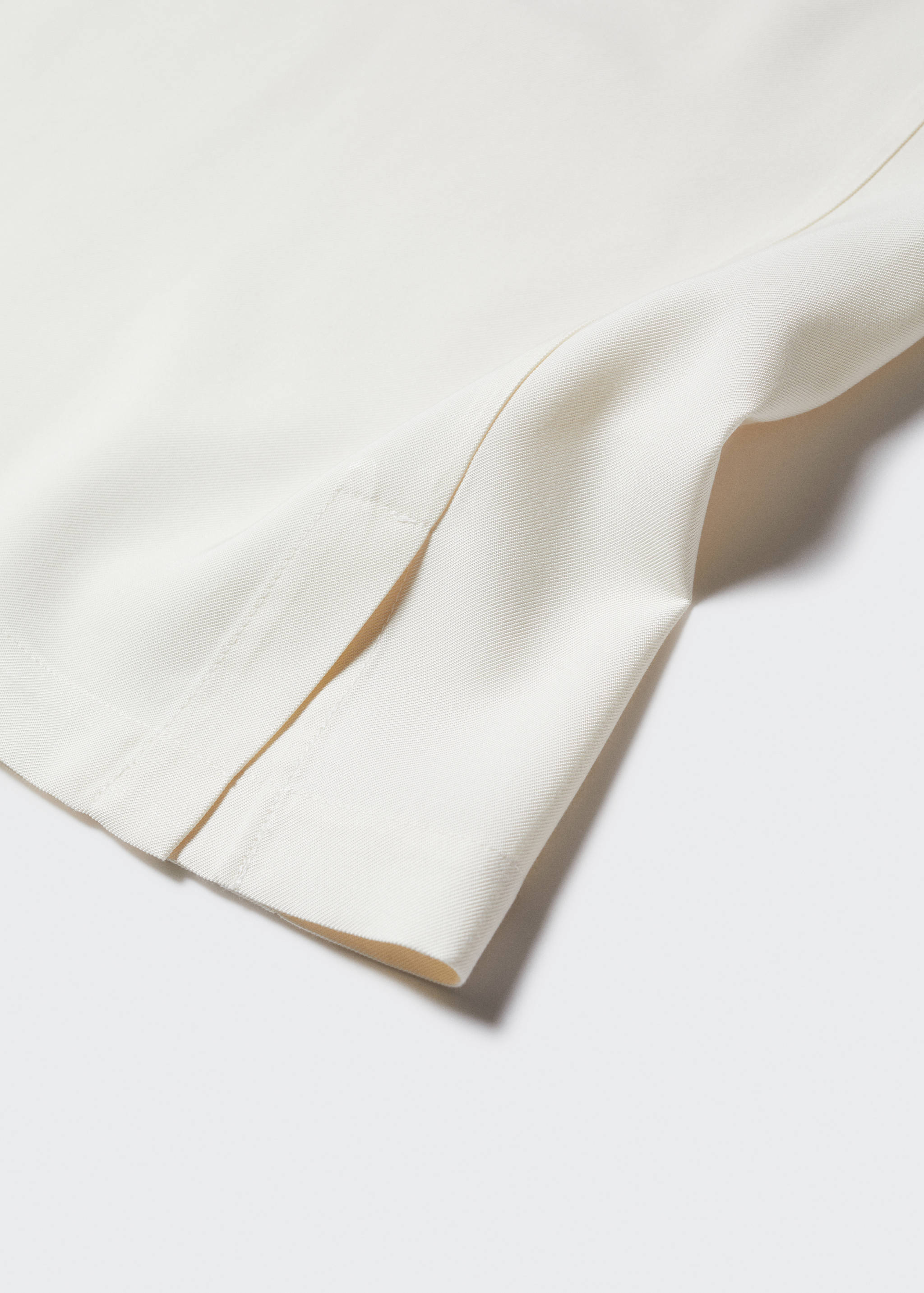 V-back blouse - Details of the article 8