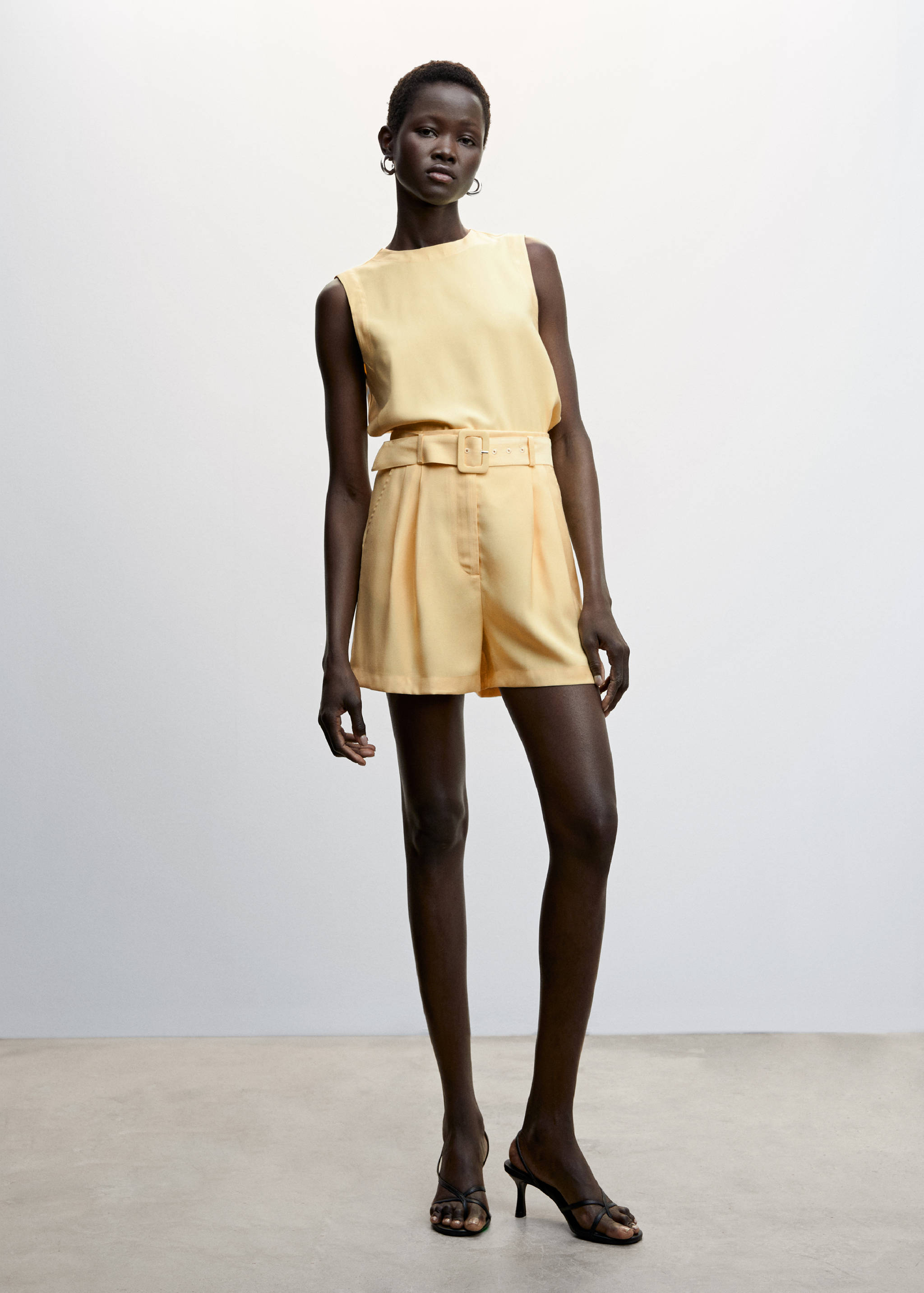 V-back blouse - General plane