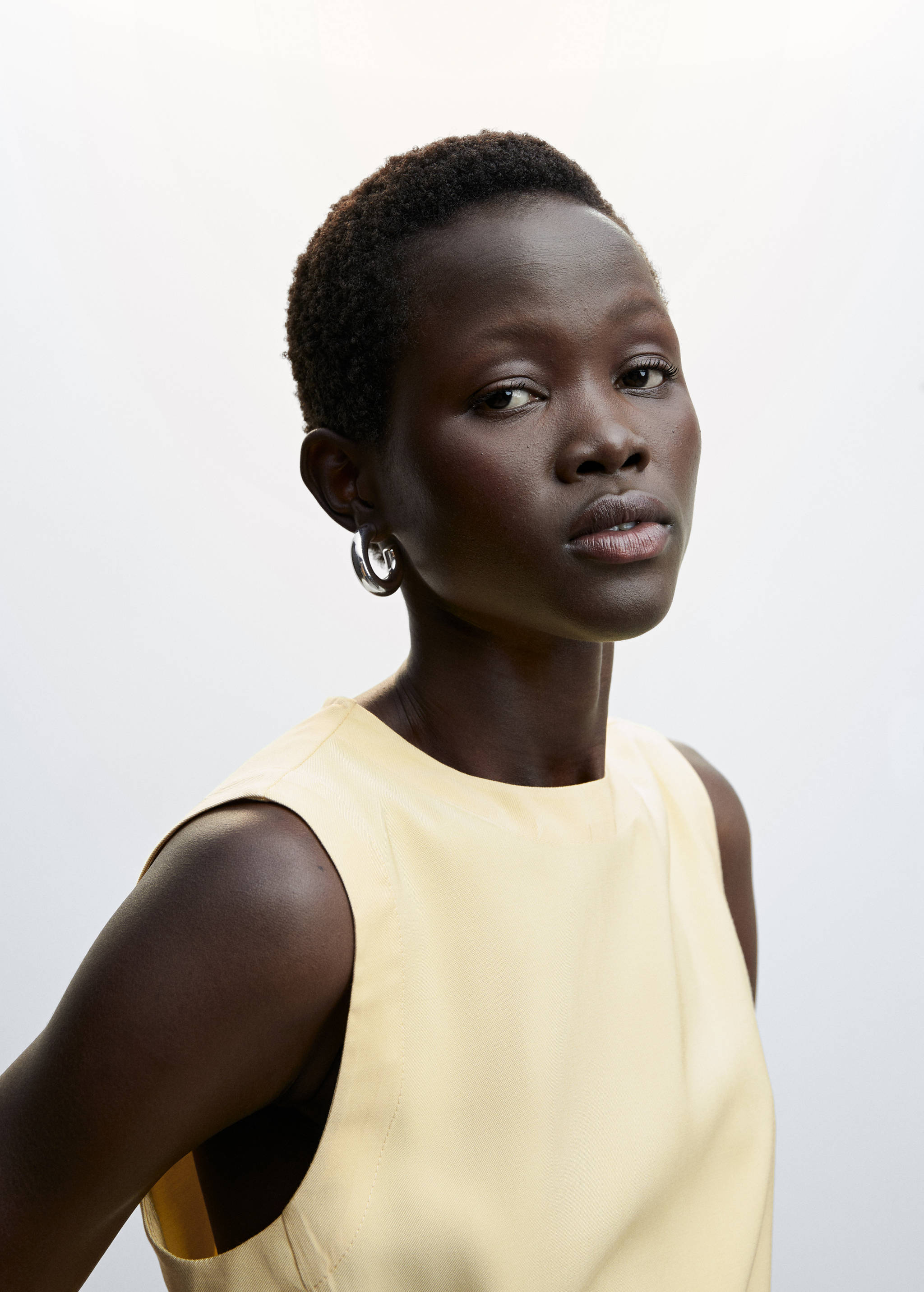 V-back blouse - Details of the article 1