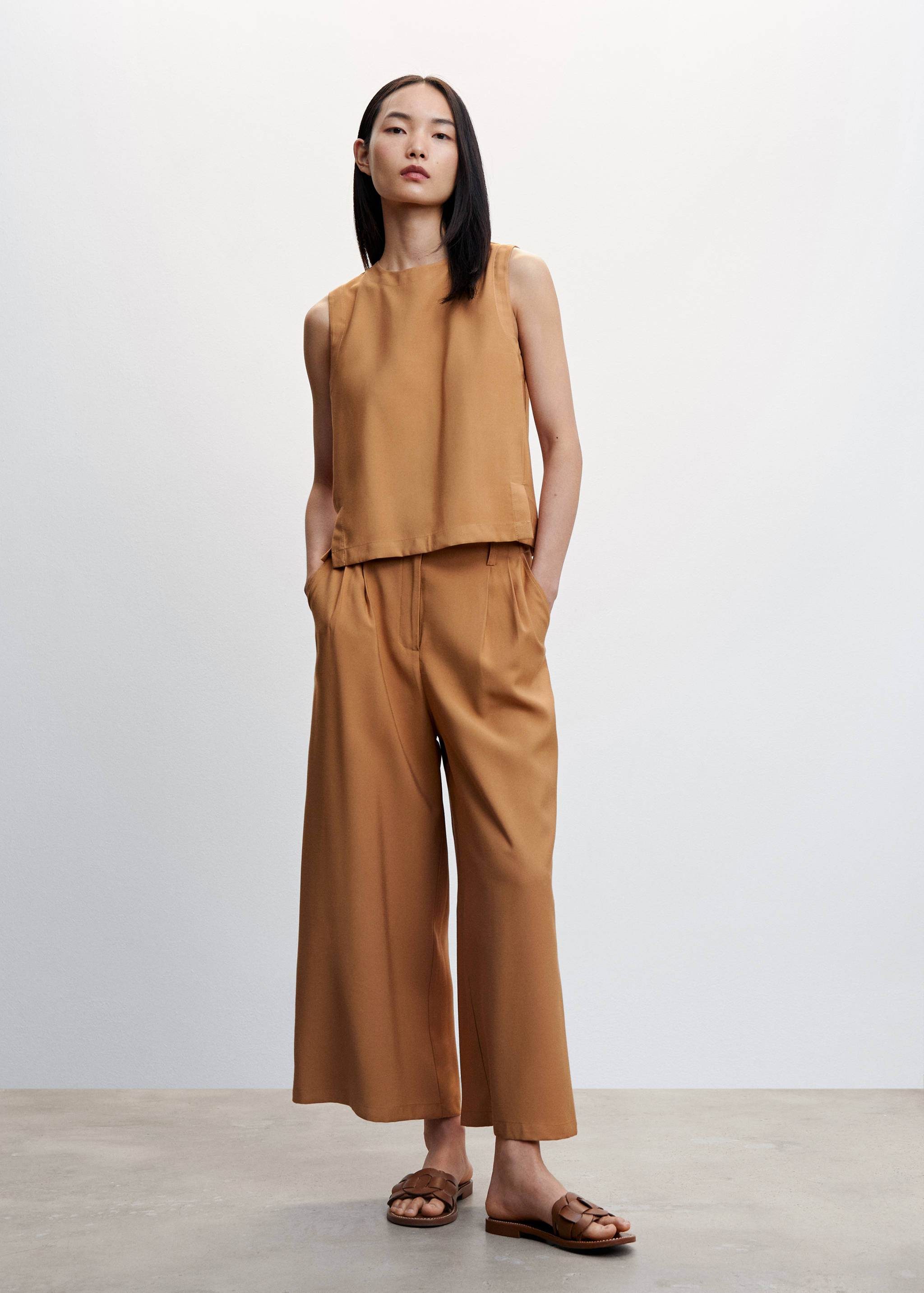 V-back blouse - General plane